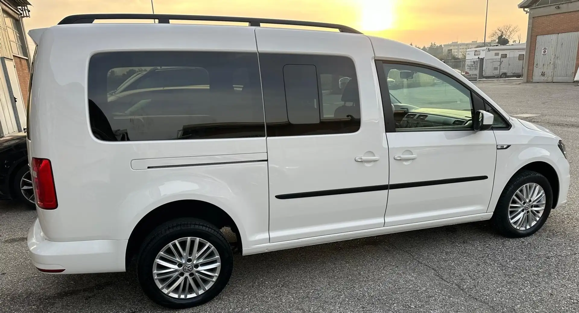 Volkswagen Caddy Maxi 4Motion 2.0 TDI 150 CV DSG 5-Posti (NOO N1) Blanc - 2