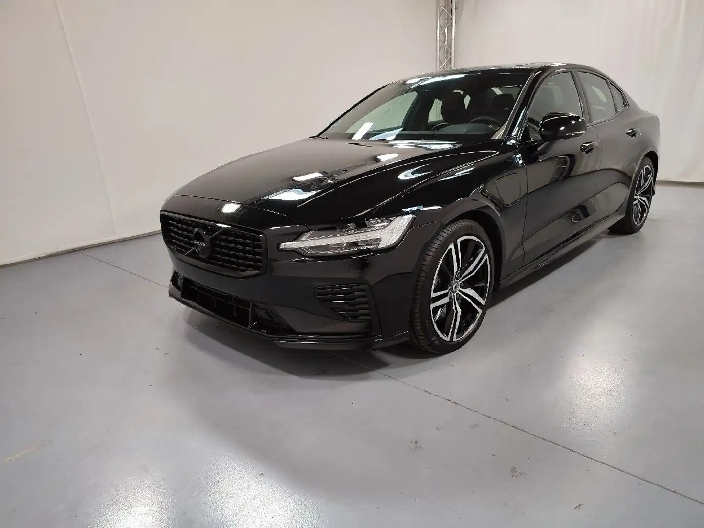 Volvo S60 T8 Lim. R Design Recharge Plug-In Hybrid AWD Fekete - 1