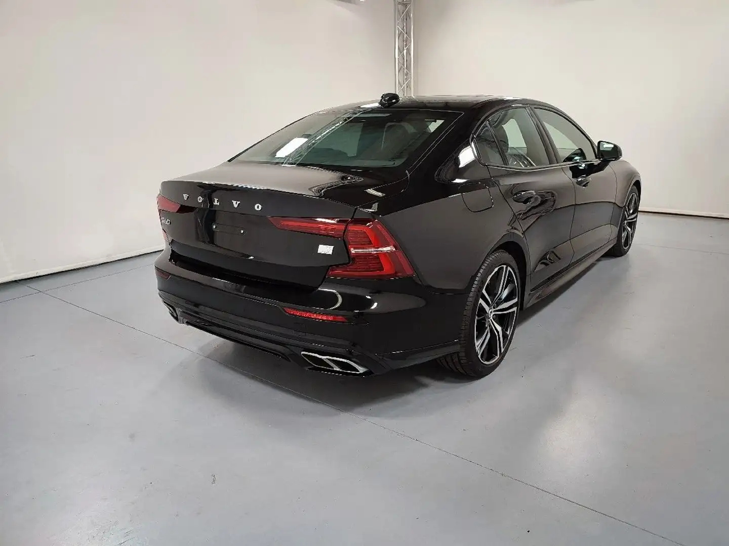 Volvo S60 T8 Lim. R Design Recharge Plug-In Hybrid AWD Fekete - 2