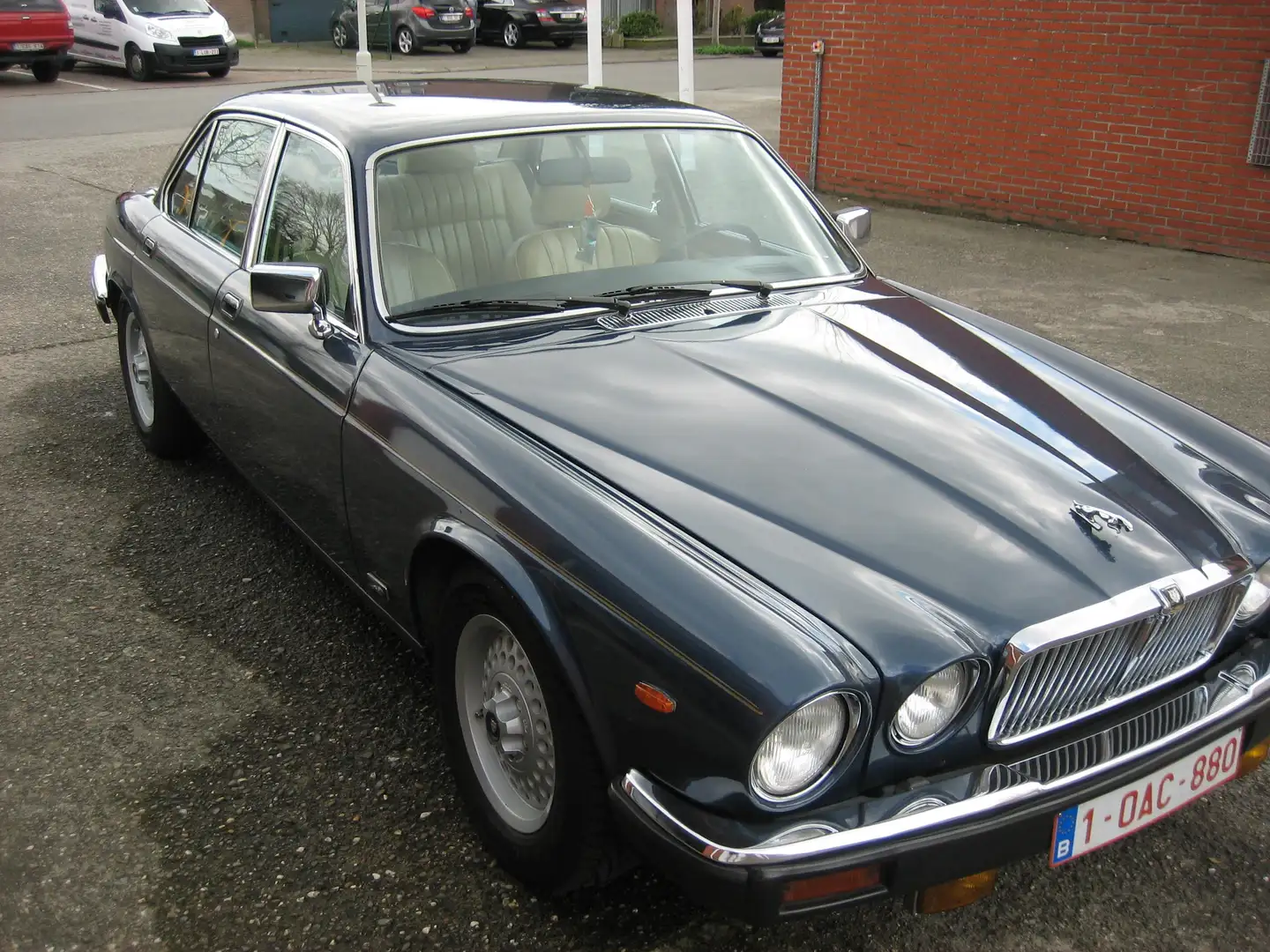 Jaguar XJ12 sovereign Modrá - 1