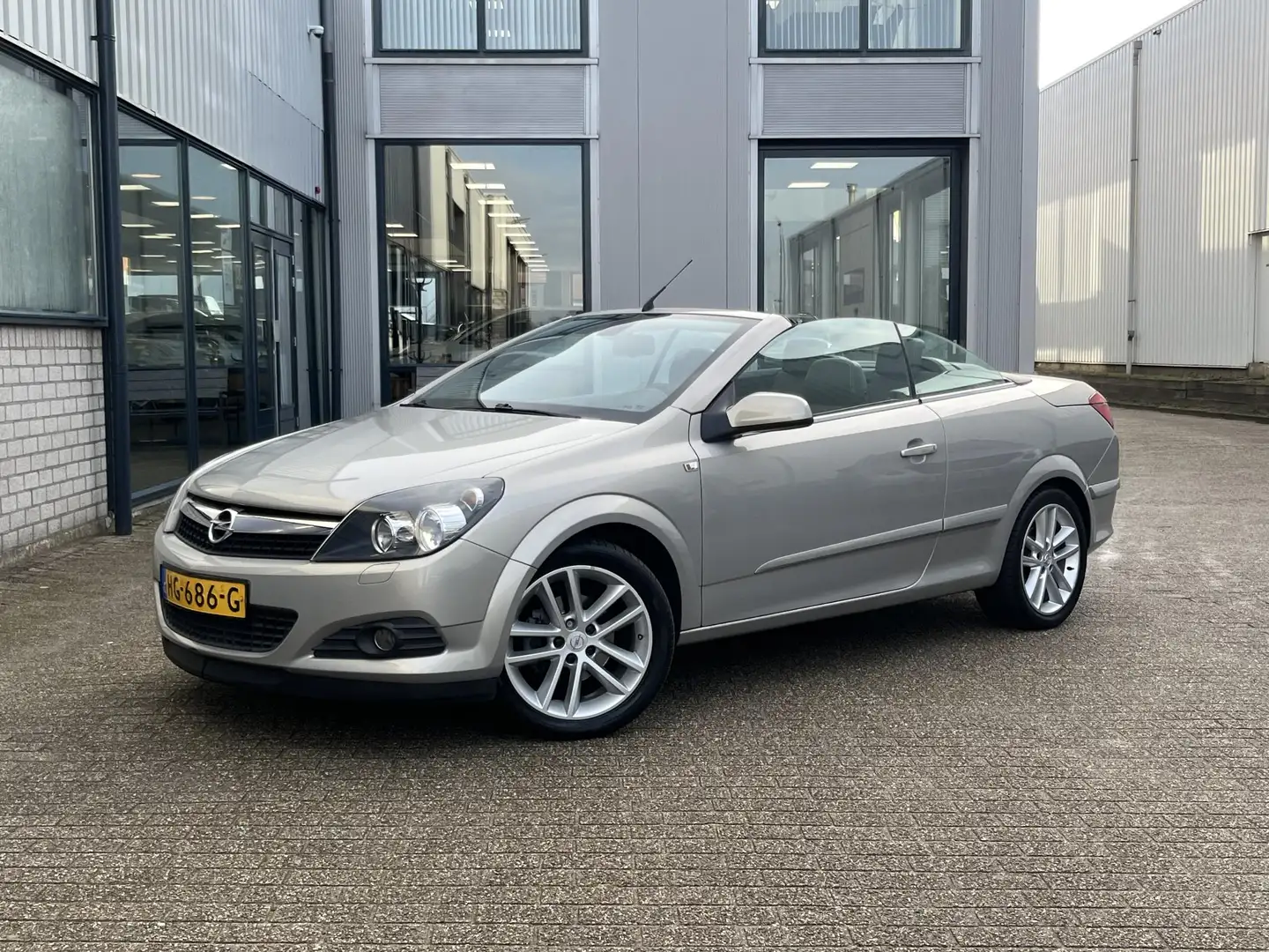 Opel Astra TwinTop 1.8 Enjoy | 2e Eigenaar/Airco/CruiseContro Grau - 2