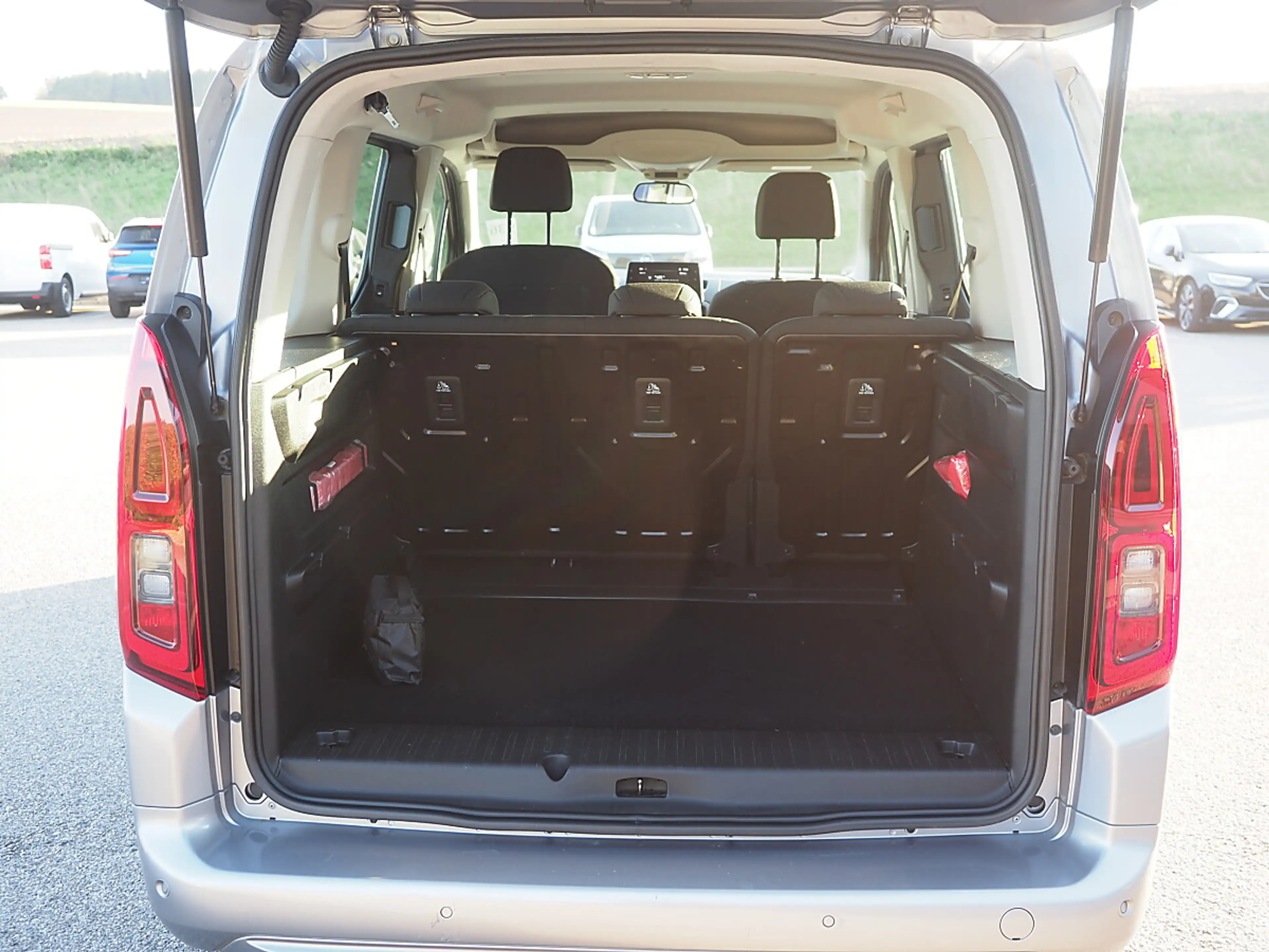 Opel Combo Life 1,5 CDTI BlueInj. L L1H1 Edition S/S — photo 6