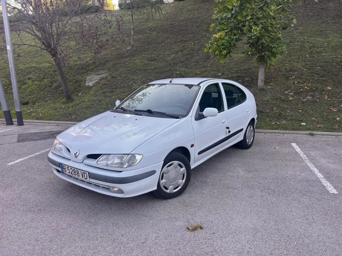 Renault Megane 1.6 Alizé 90 Blanco - 1