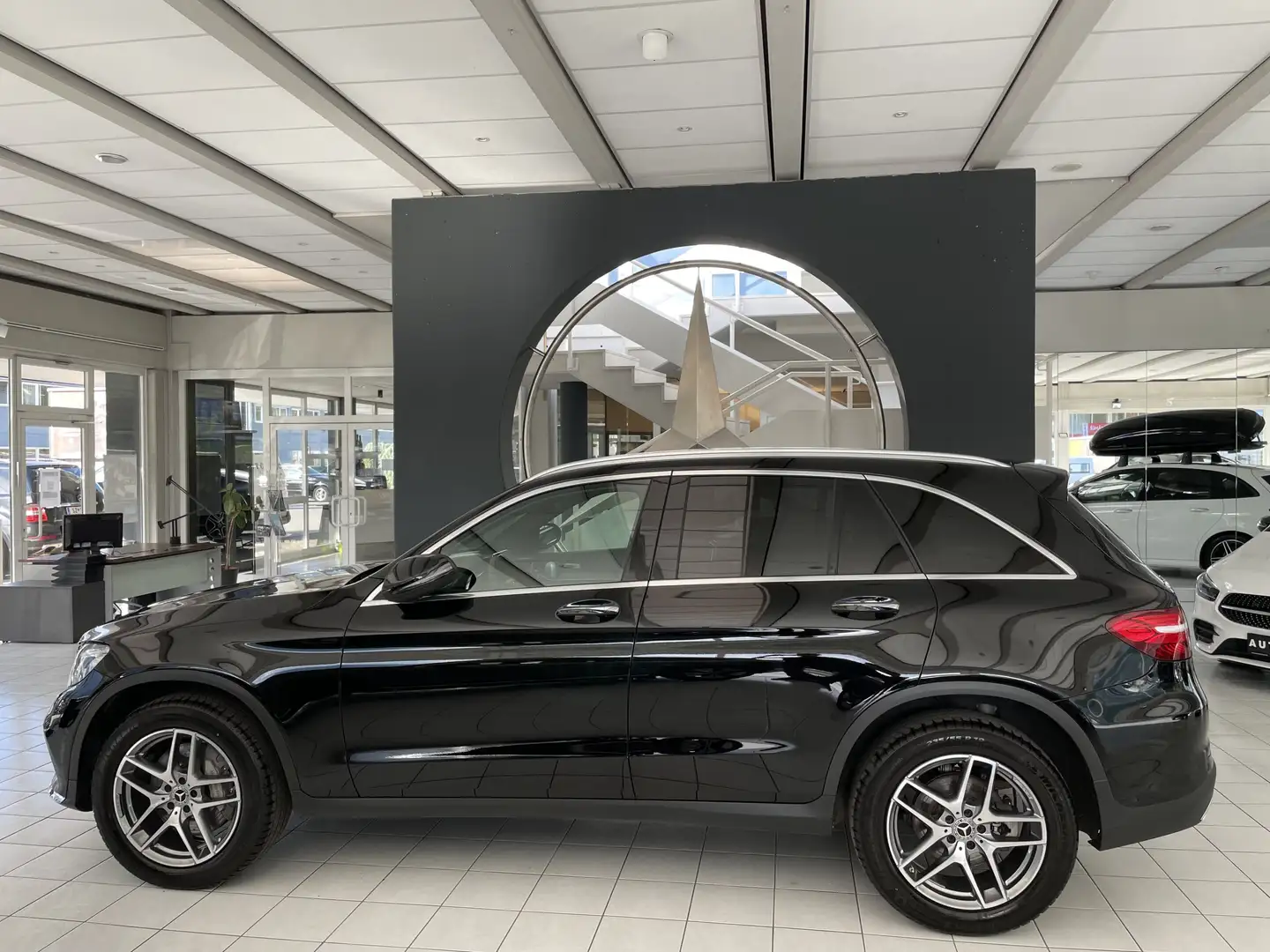 Mercedes-Benz GLC 220 d 4MATIC Schwarz - 2