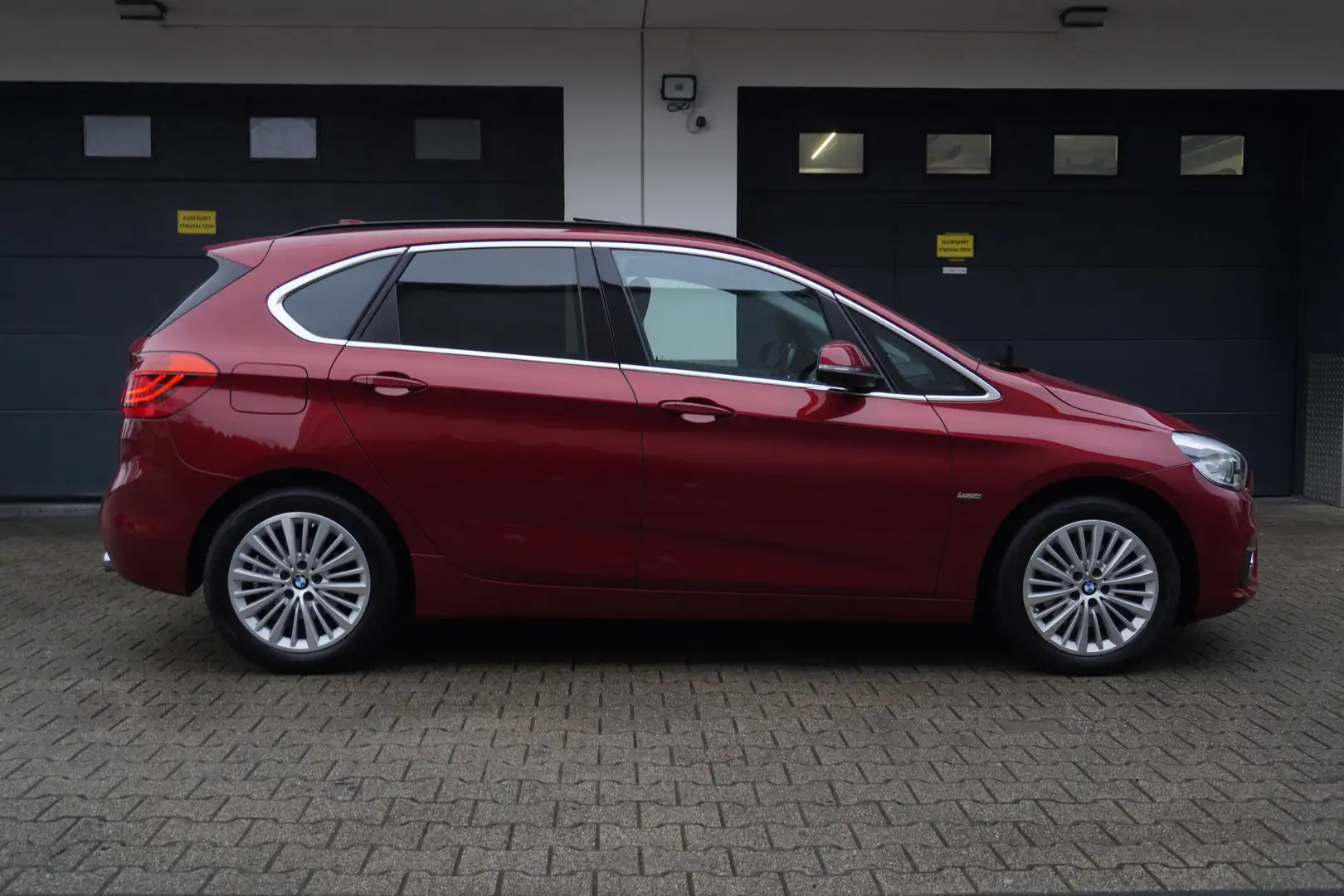 BMW 220 Active Tourer xDrive Luxury Line LEDER+NAVI+PANORA Rot - 2