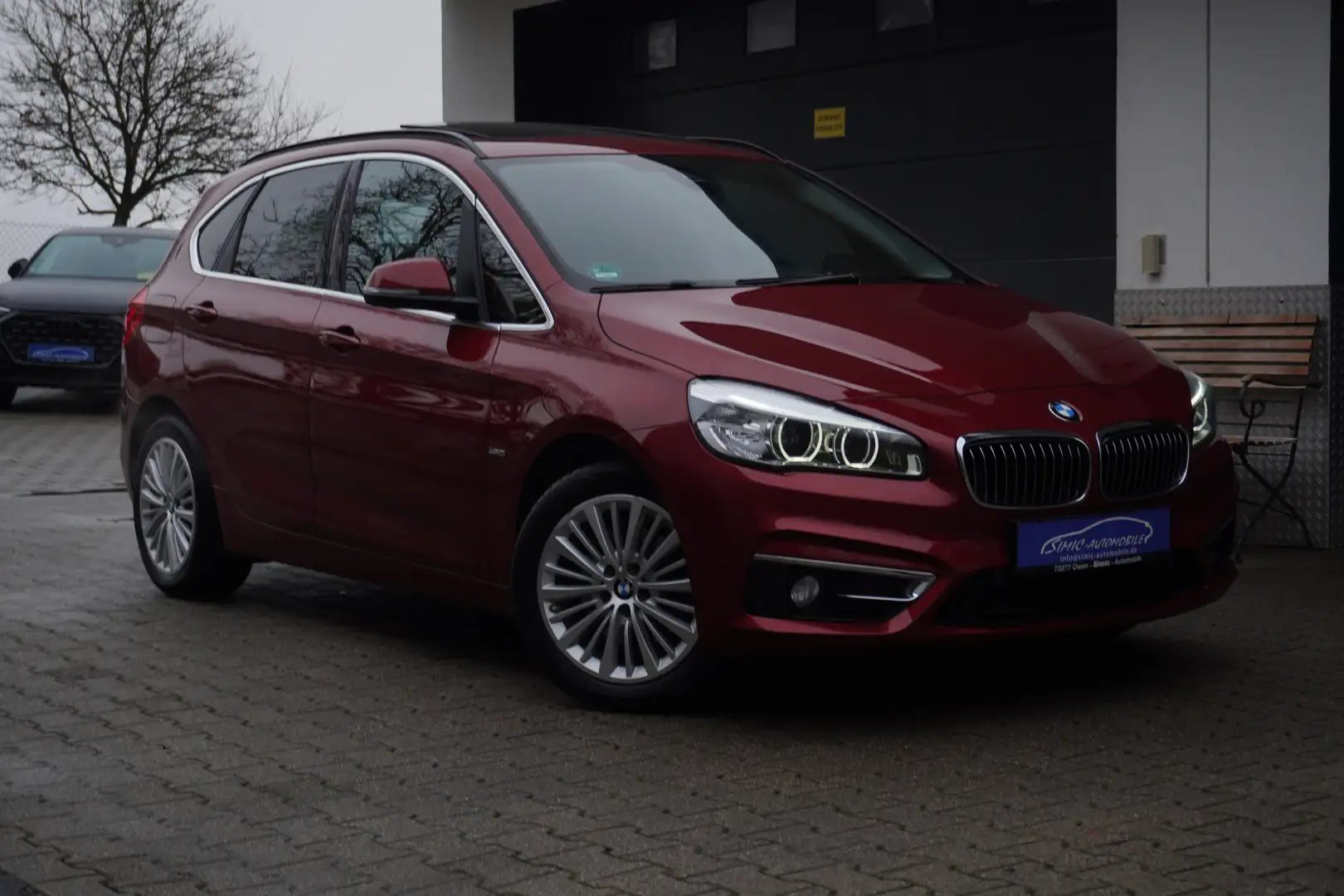 BMW 220 Active Tourer xDrive Luxury Line LEDER+NAVI+PANORA Rot - 1