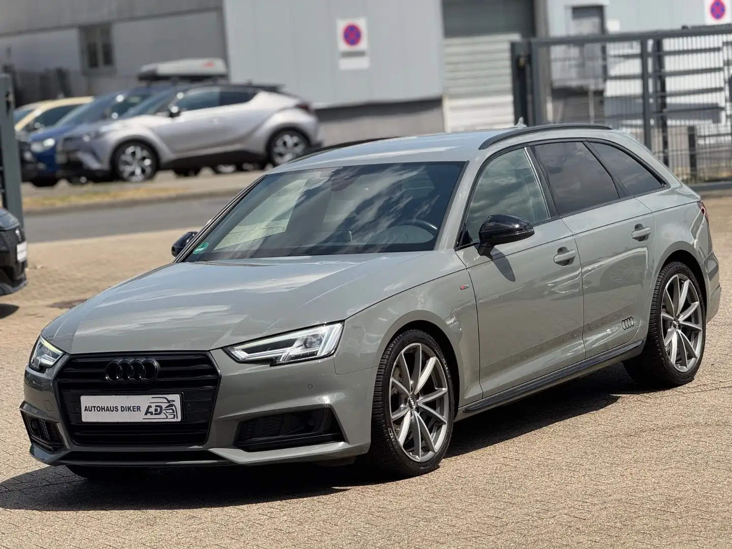 Audi A4 Avant S line Black sport Autom., Virtual, LED Gris - 1