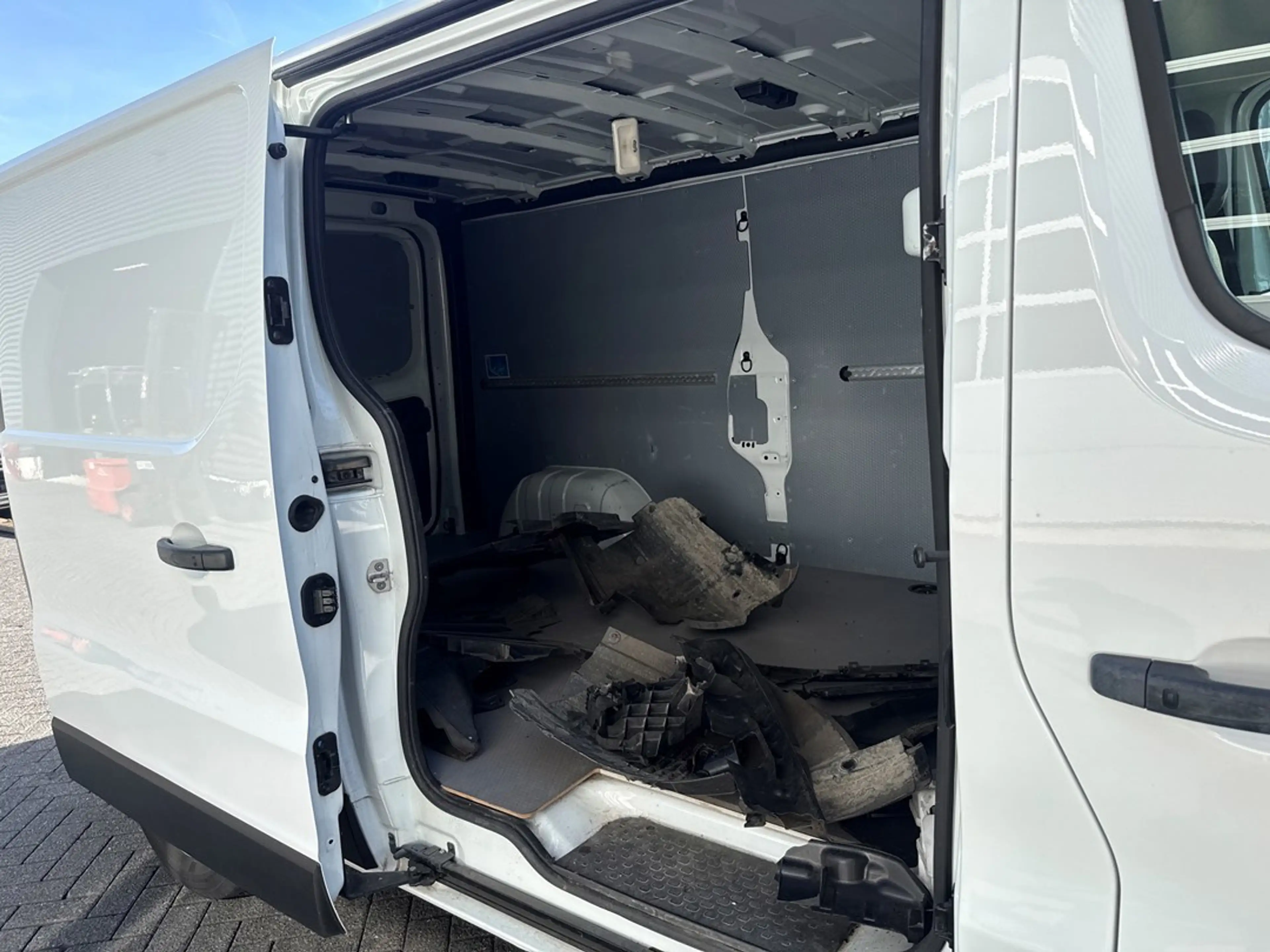 Renault Trafic 2.0 dCi 130 T30 L2H1 Work Edition | Camera | Navig — photo 10