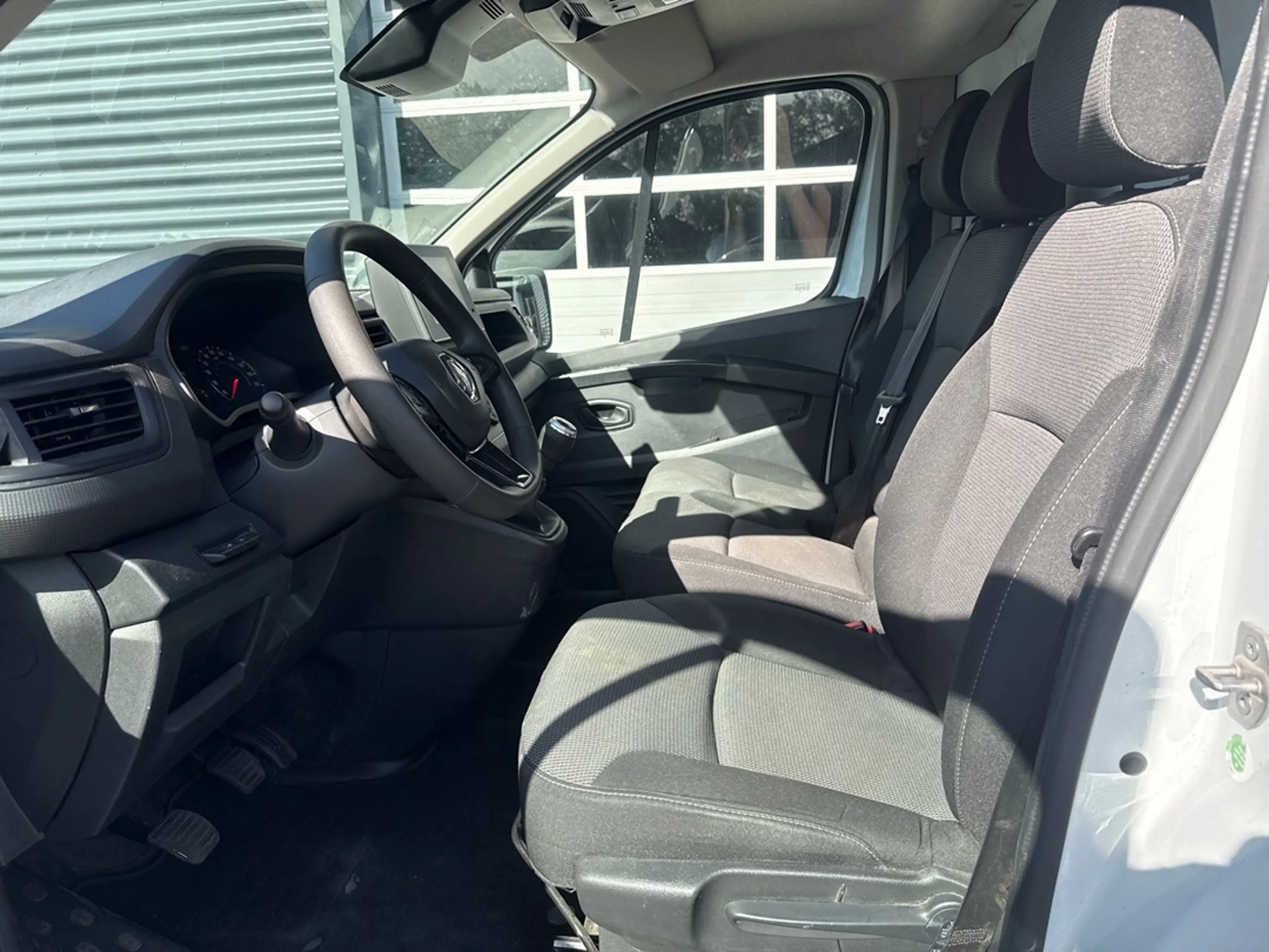 Renault Trafic 2.0 dCi 130 T30 L2H1 Work Edition | Camera | Navig — photo 11