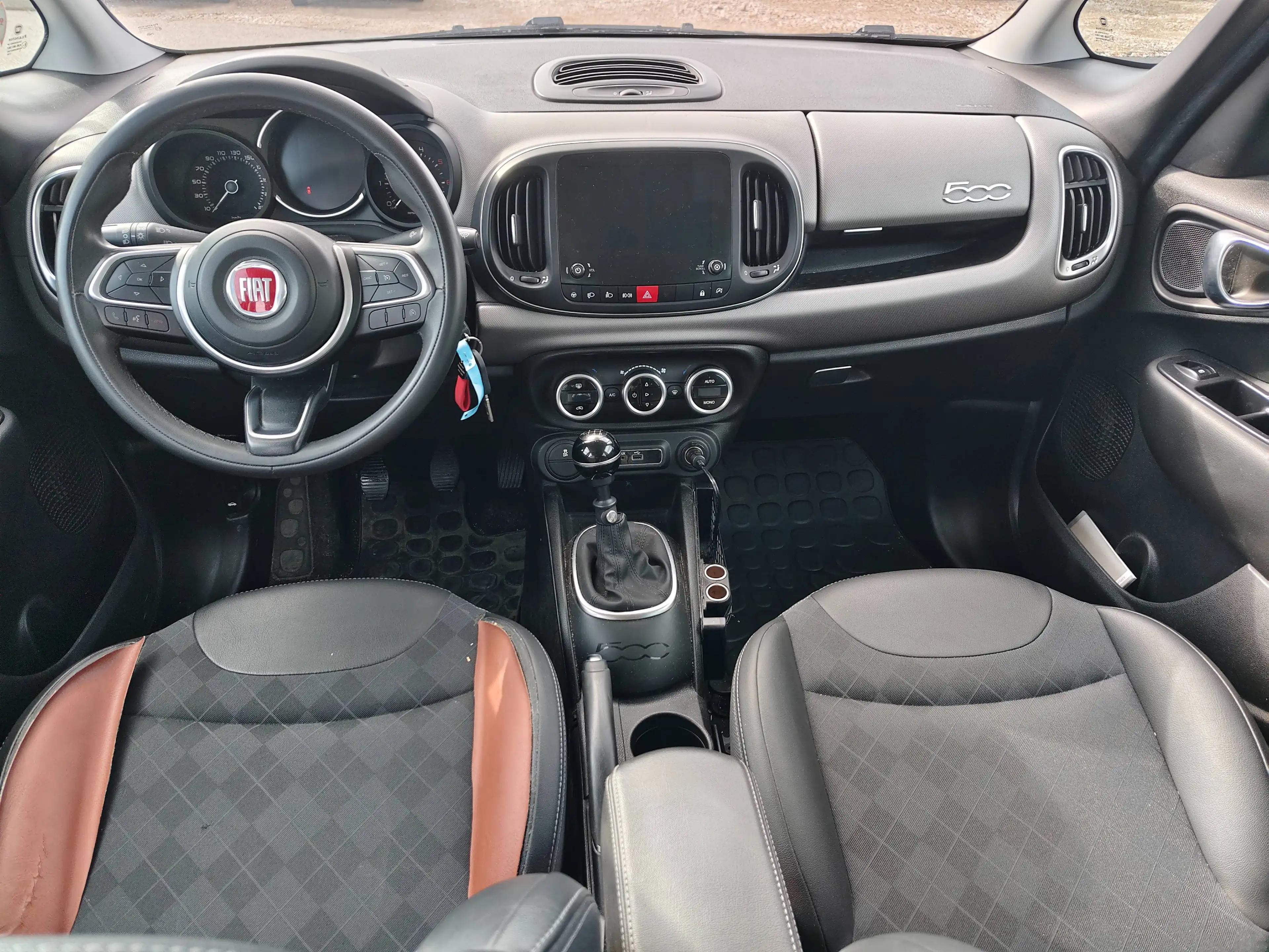 Fiat 500L Lounge — photo 7