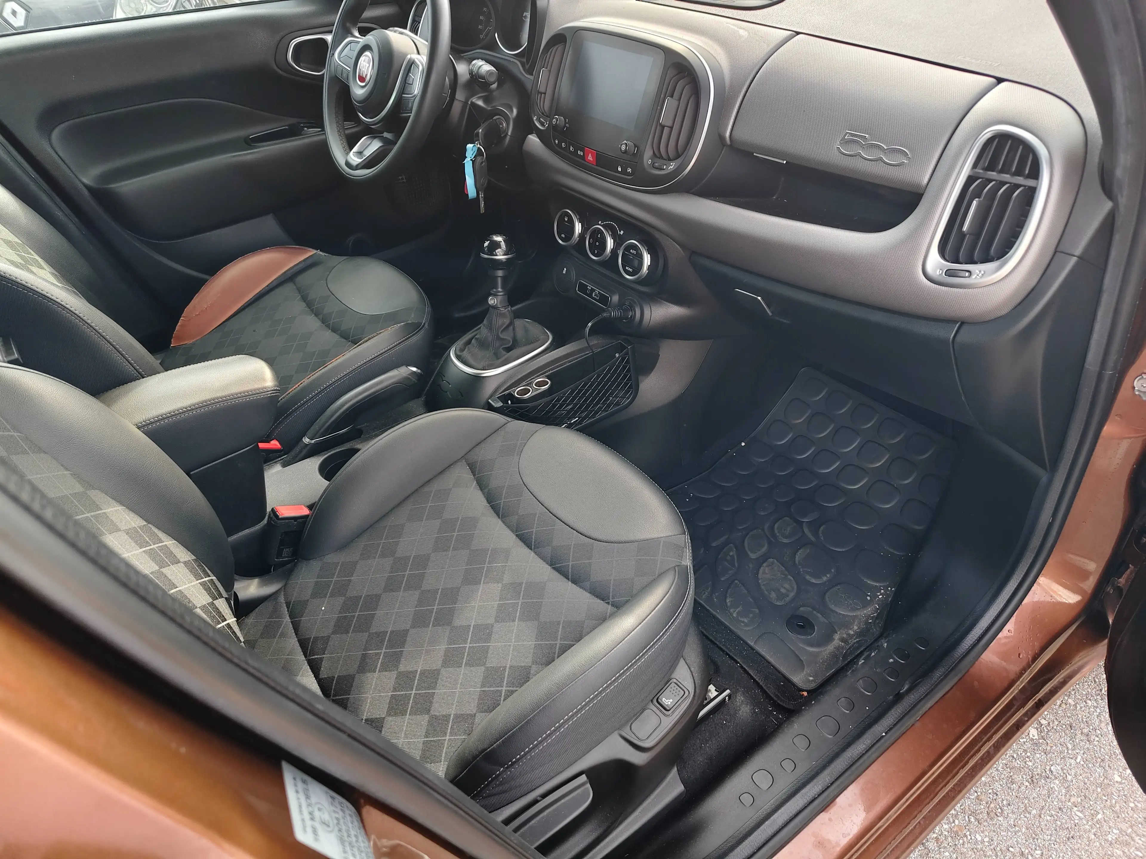 Fiat 500L Lounge — photo 8
