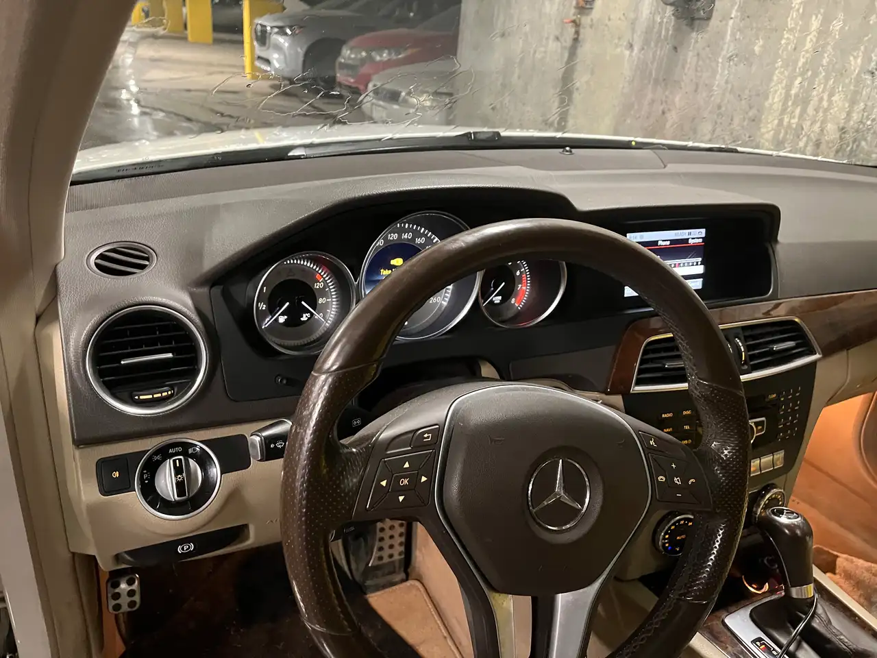 Mercedes-Benz C-Class снимка Mercedes-Benz C-Class