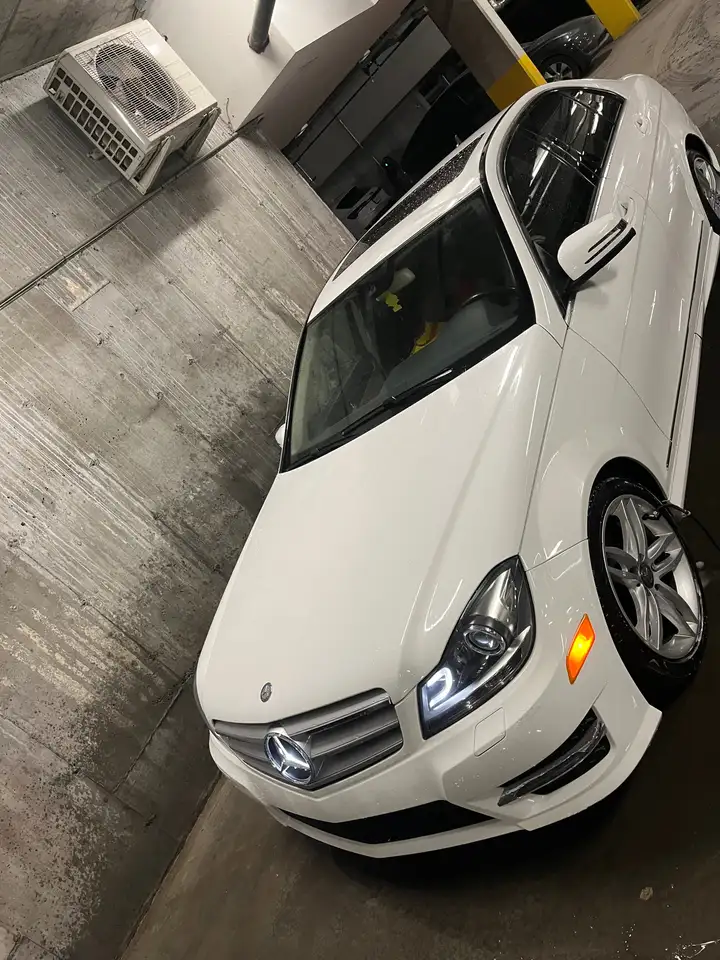 Mercedes-Benz C-Class снимка Mercedes-Benz C-Class