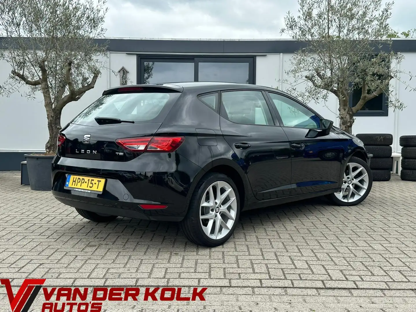 SEAT Leon 1.2 TSI Style Navi Cruise Climate Zwart - 2