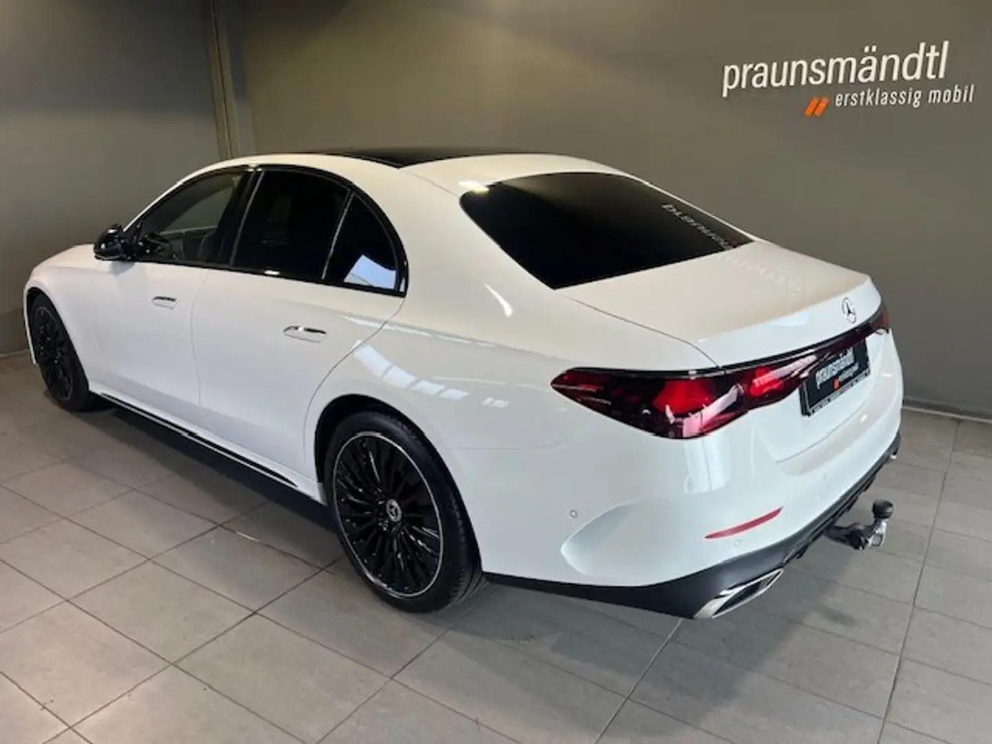 Mercedes-Benz E 220 d AMG Night Pano/AHK/DIGITAL/360°/20"/Totw Weiß - 2