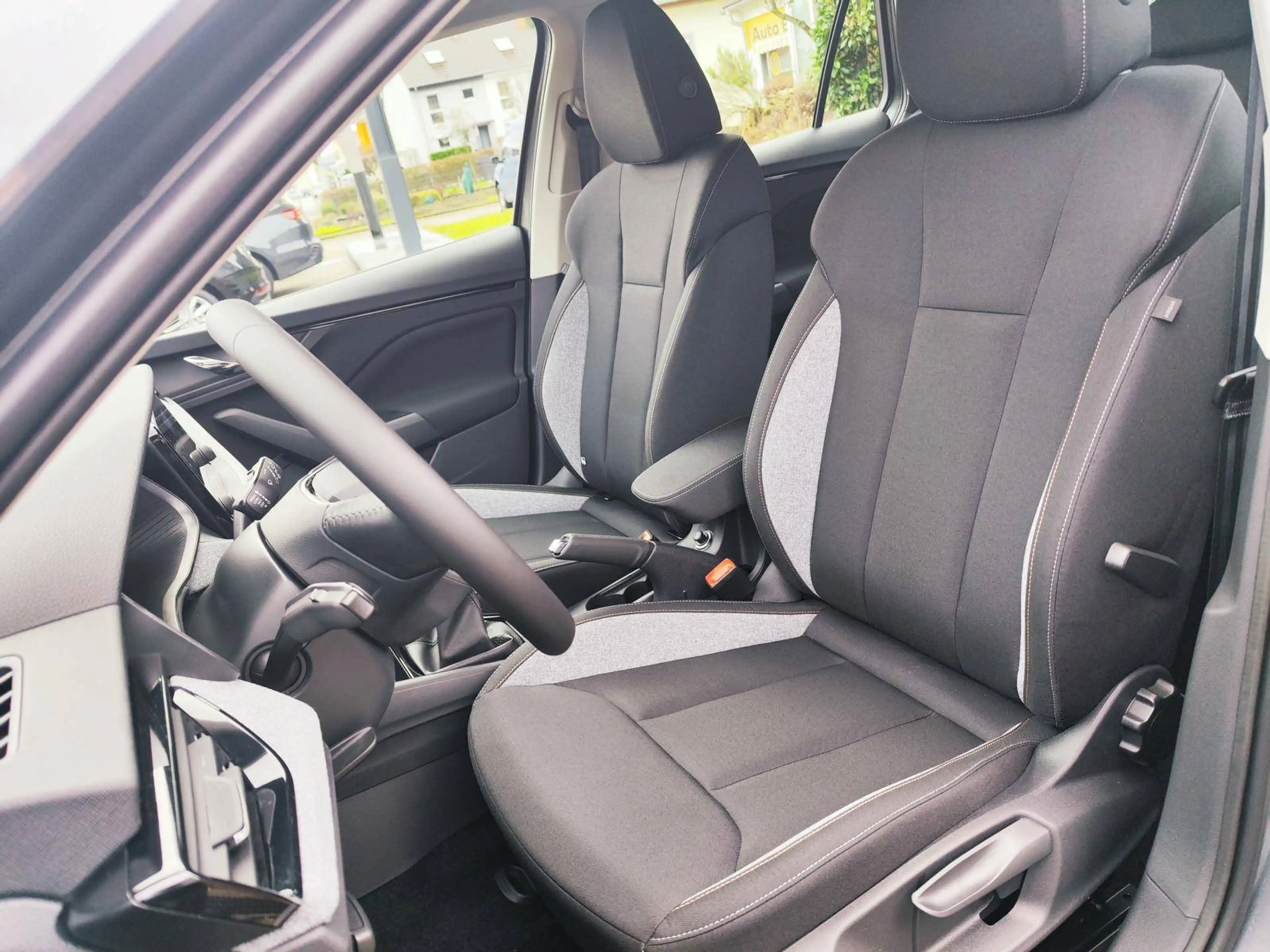 Skoda Kamiq Kamiq Selection 115PS AHK PDC v+h + Kamera Klima — photo 10