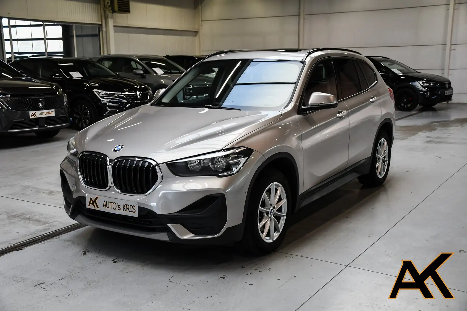 BMW X1 X1 sDrive18i Automaat - LEDER / NAVI / PANO / PDC Beige - 1