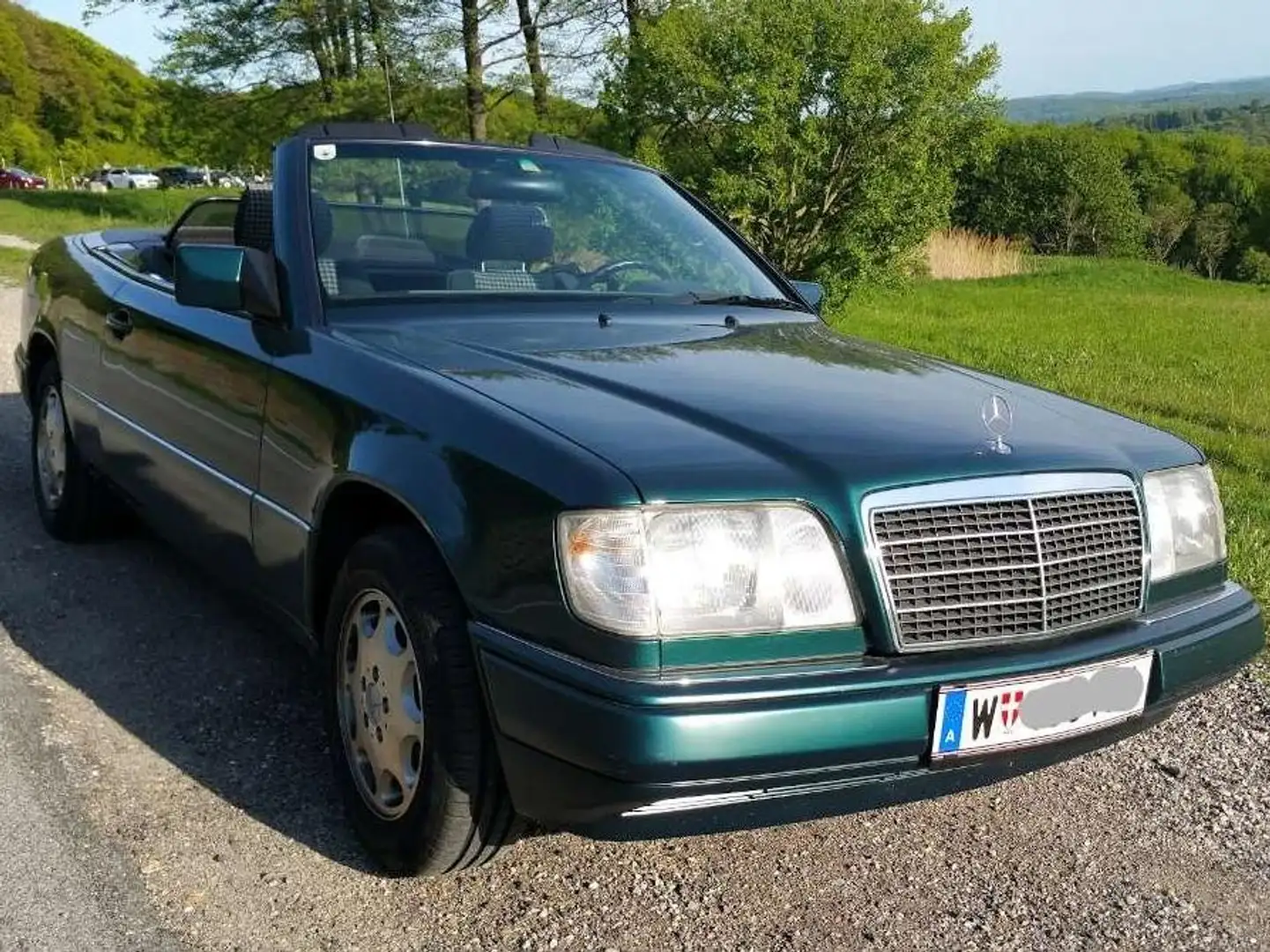 Mercedes-Benz E 200 E 200 Cabrio Grün - 1