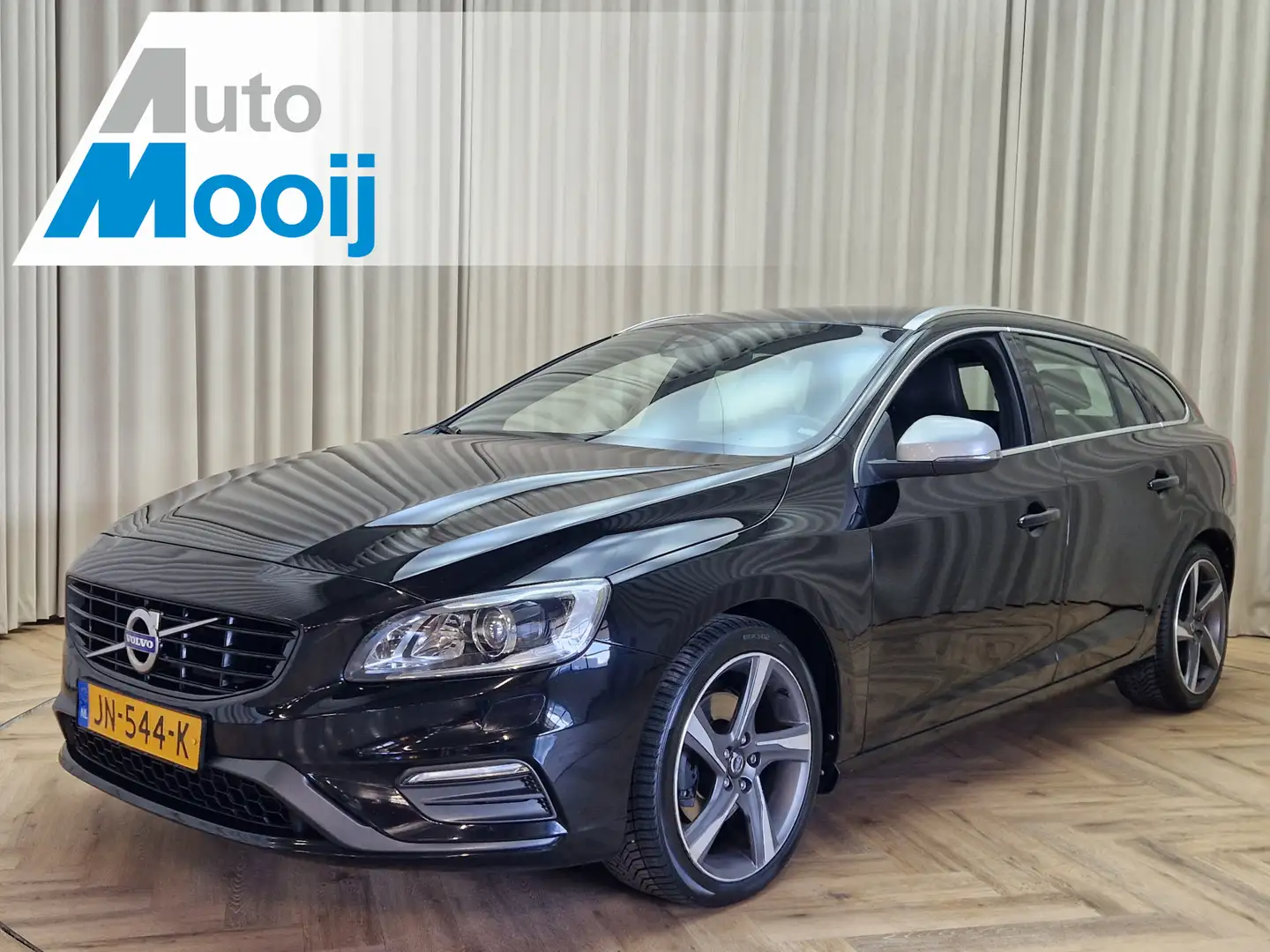 Volvo V60 1.5 T3 *R-Design* Leder / Stoelverwarming / Xenon Zwart - 1