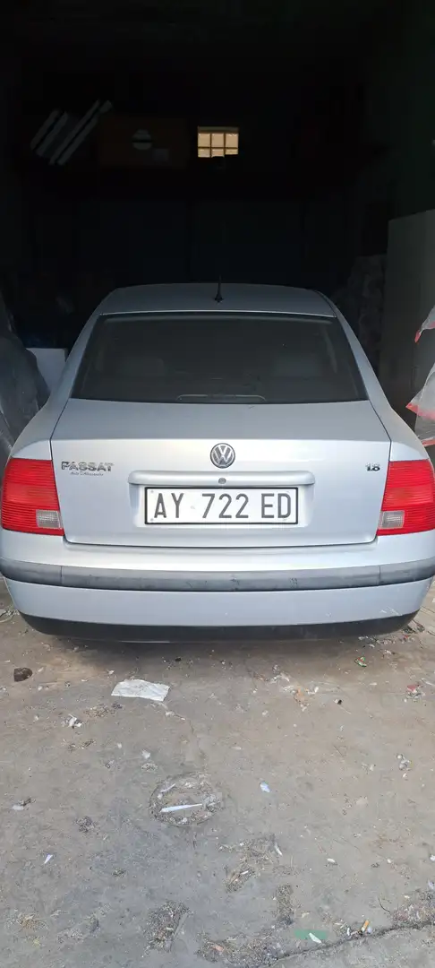 Volkswagen Passat Grigio - 1