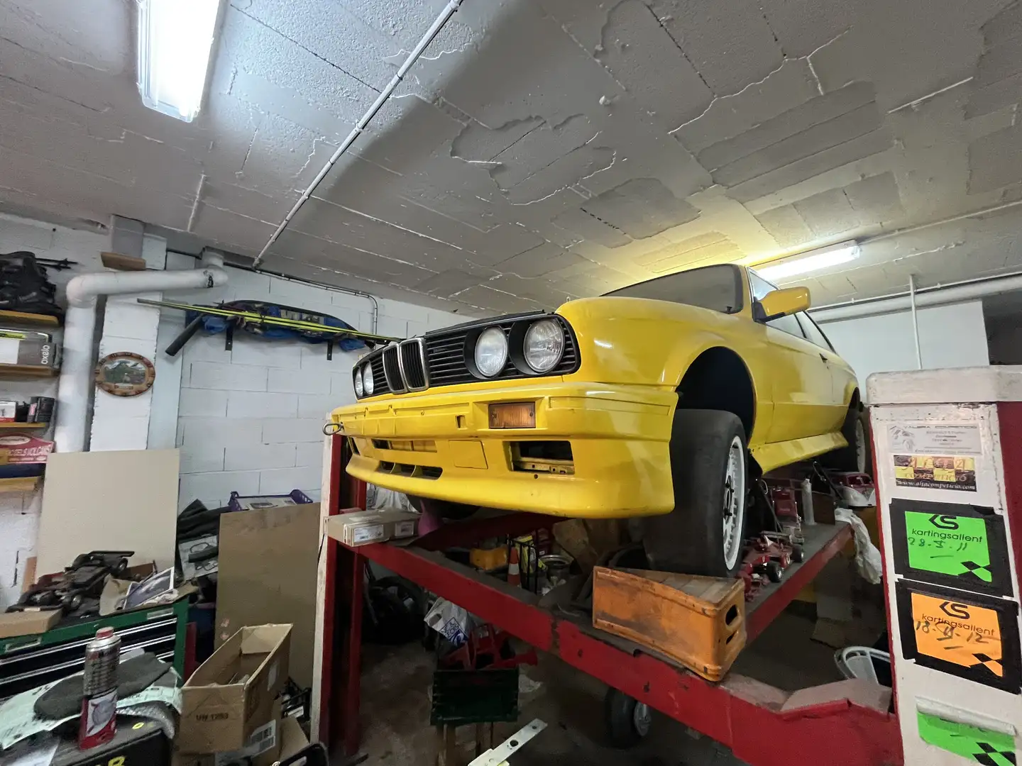 BMW 325 325i Amarillo - 1