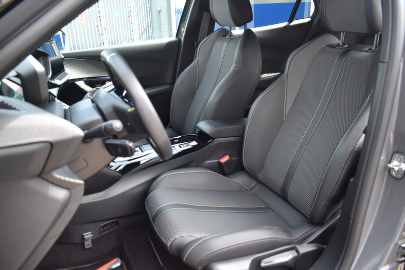 Peugeot e-2008 EV GT Avantage 54 kWh Airco | Navigatie | Keyless — photo 2
