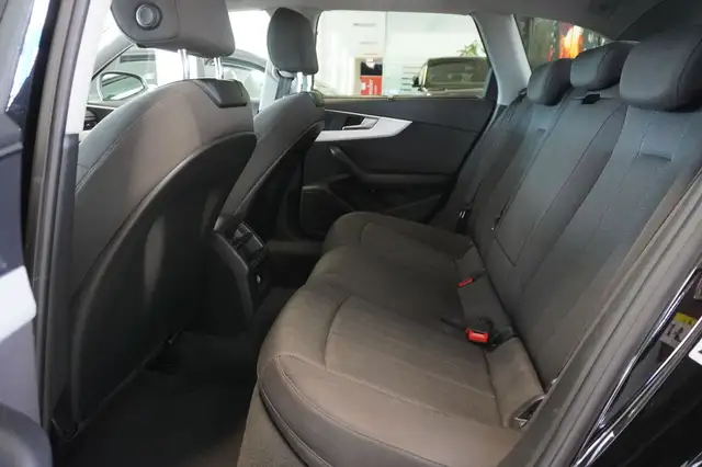 Audi A4 view 9