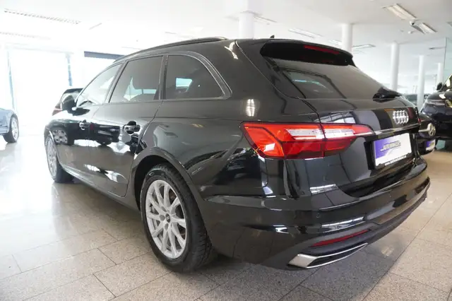 Audi A4 view 4