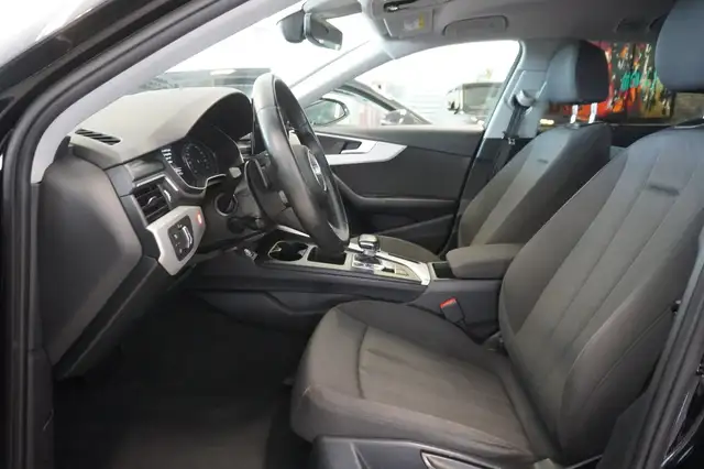 Audi A4 view 8