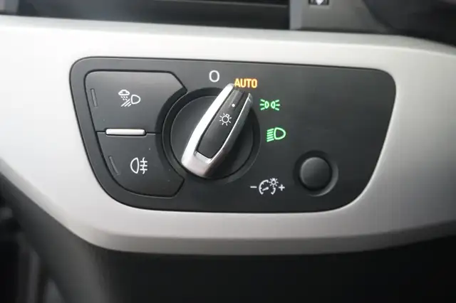 Audi A4 view 14
