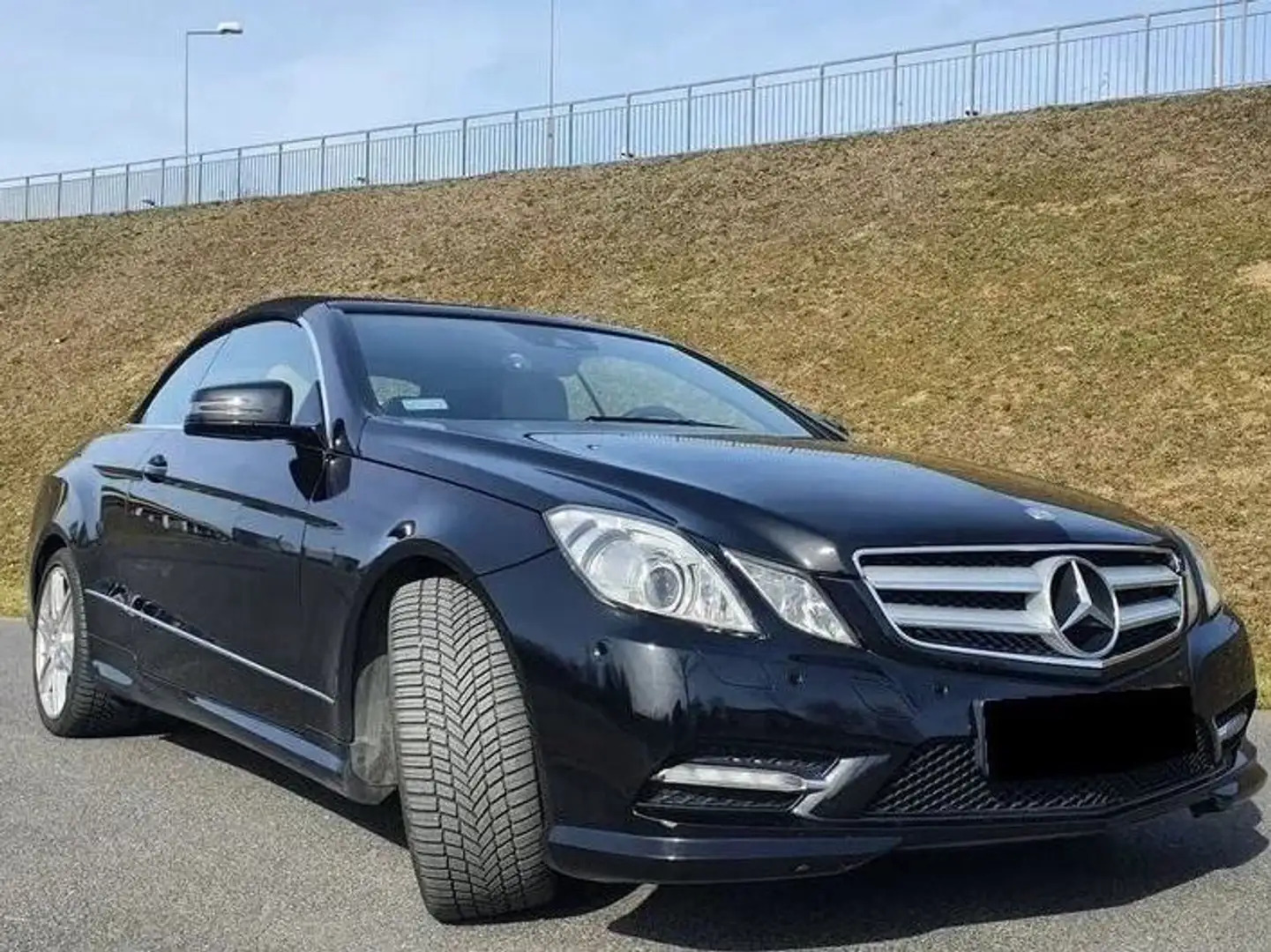 Mercedes-Benz E 250 E 250 Cabrio BlueEFFICIENCY 7G-TRONICElegance Schwarz - 1