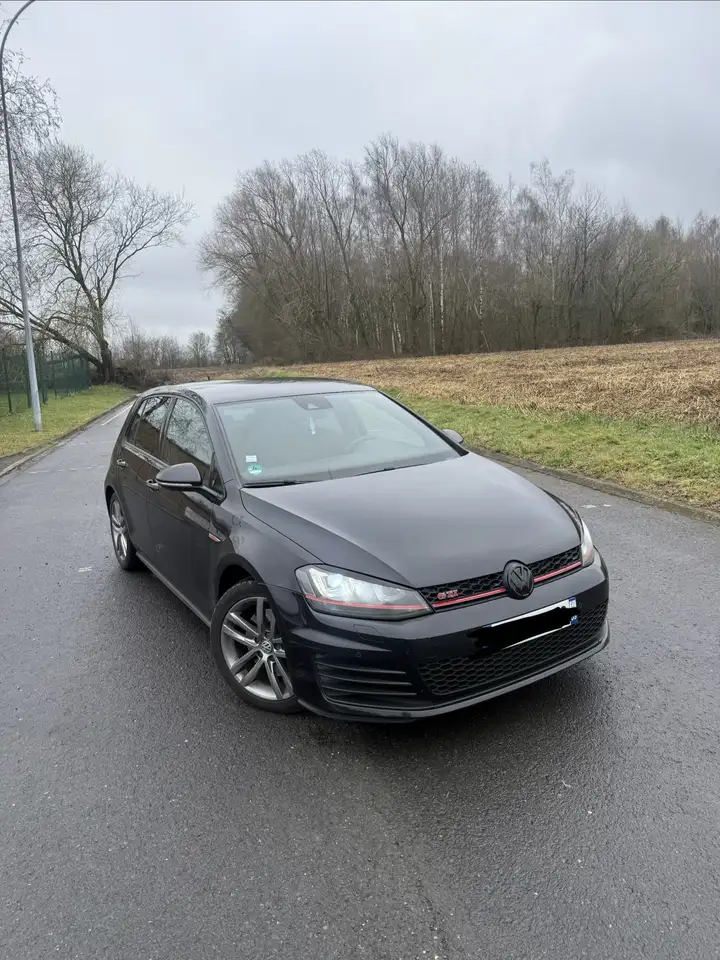 Volkswagen Golf 7 GTI 2.0TSI 220