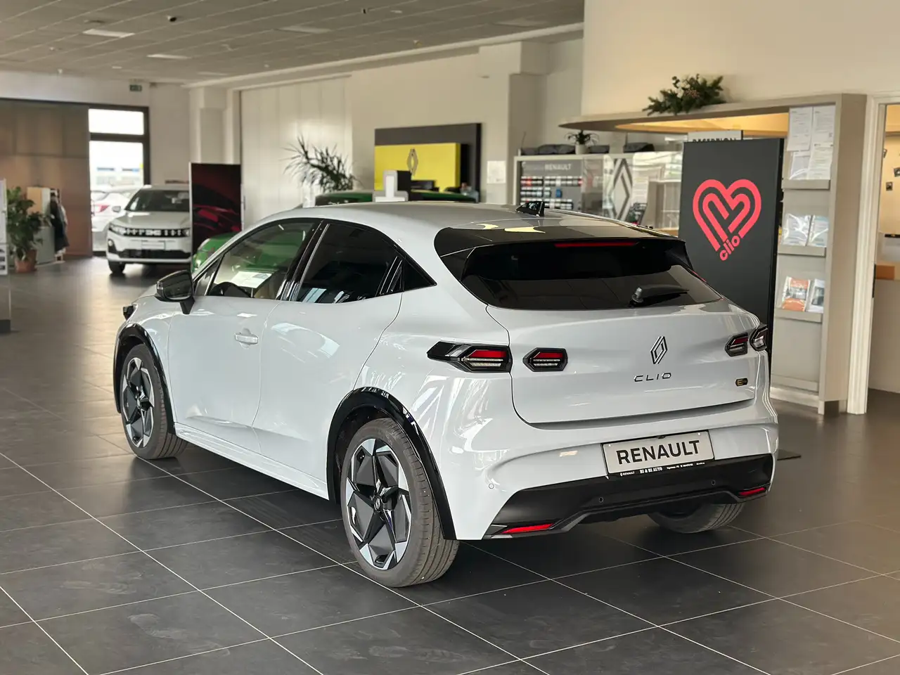 Renault Clio Clio VI 2026 1.8 full hybrid E-Tech Techno 160cv auto 3