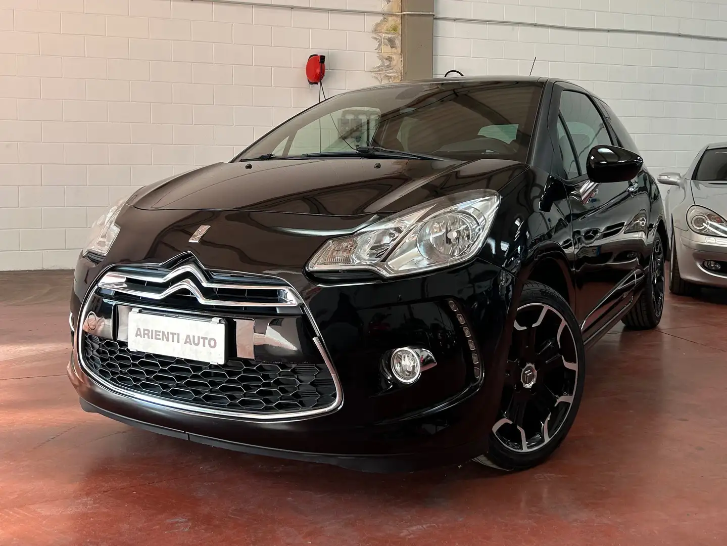 Citroen DS3 1.2 puretech (vti) So Chic 82cv  OK NEOPATENTATI Schwarz - 2