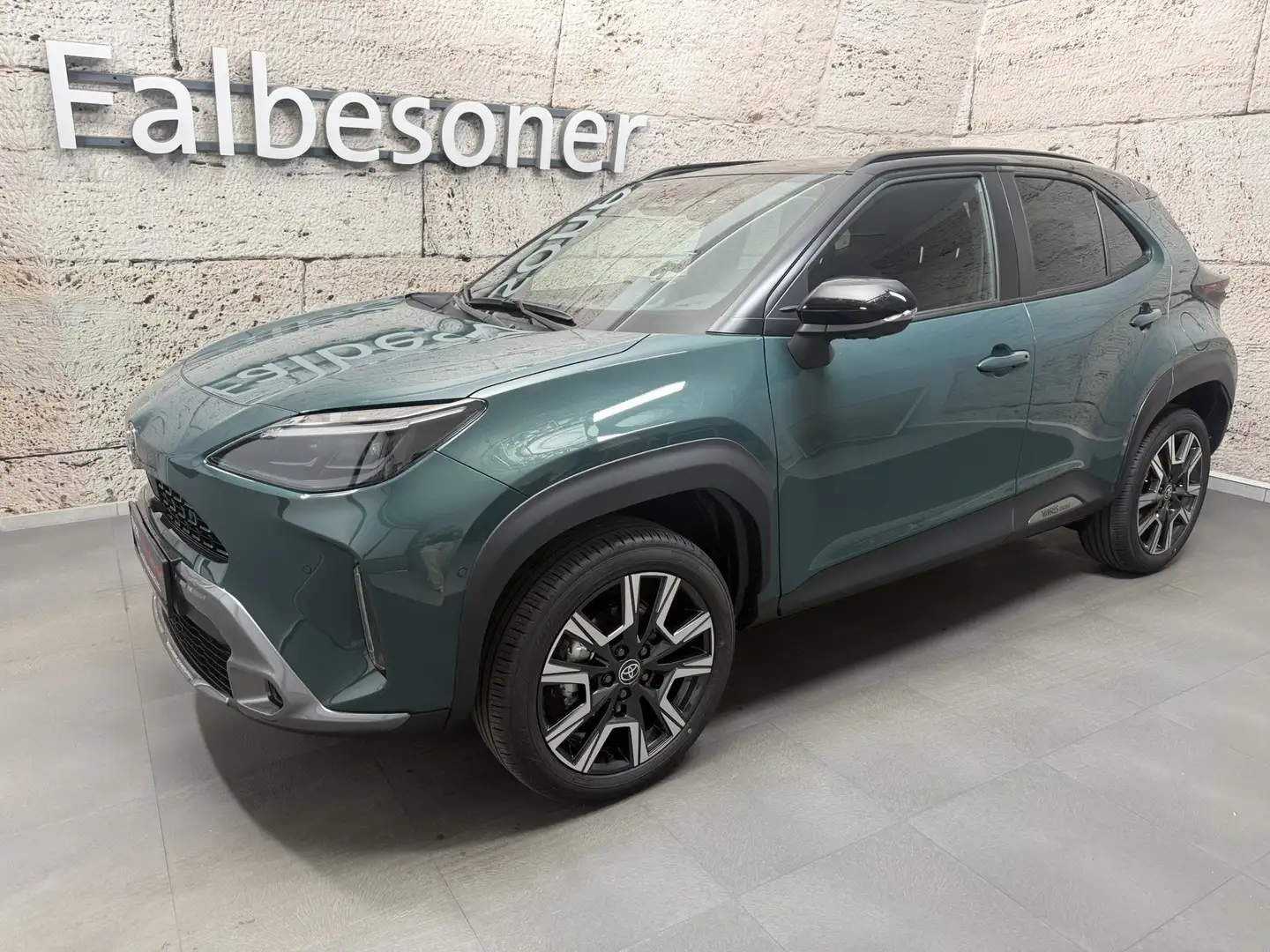 Toyota Yaris Cross 1,5 Hybrid Style + Safety Paket Grün - 1