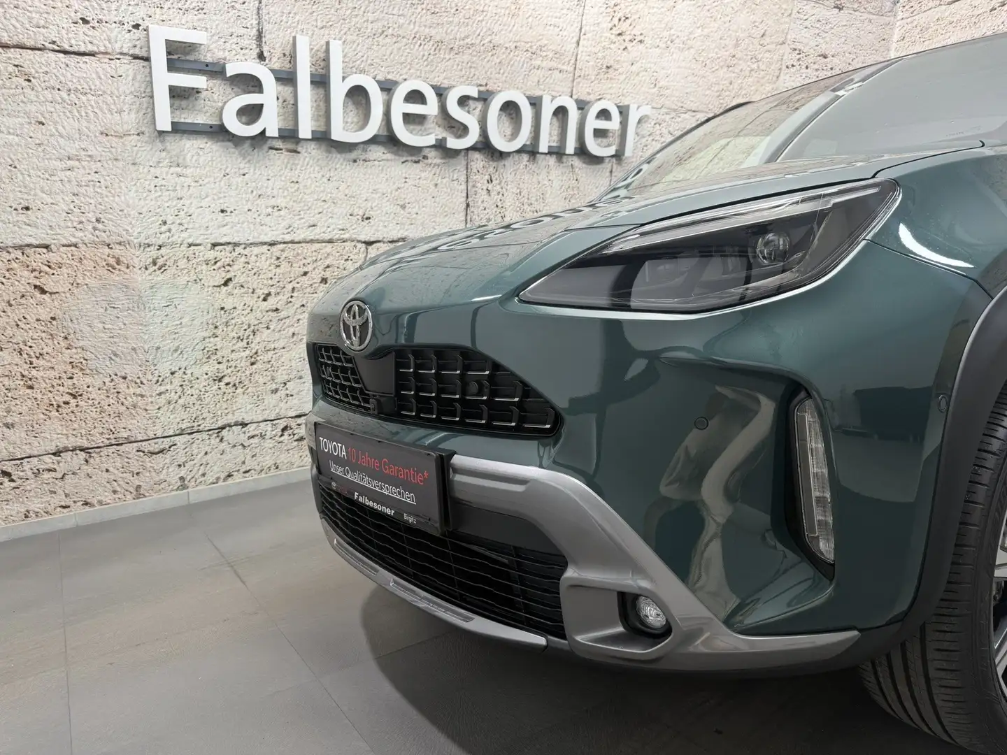 Toyota Yaris Cross 1,5 Hybrid Style + Safety Paket Grün - 2