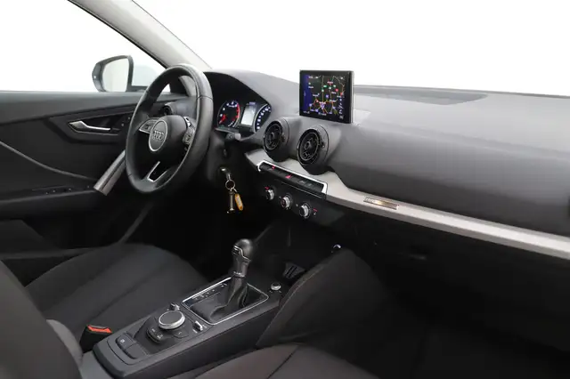 Audi Q2 view 15