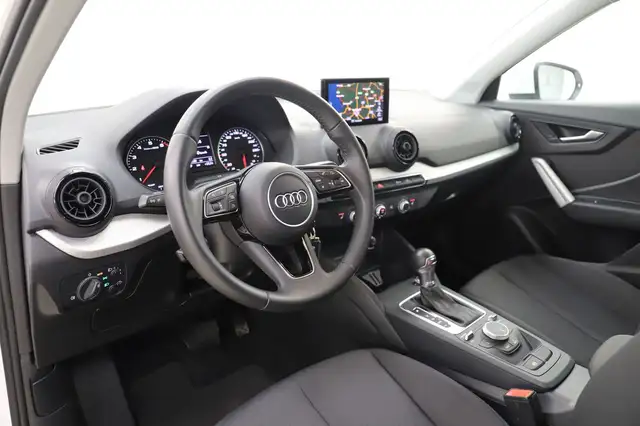 Audi Q2 view 13