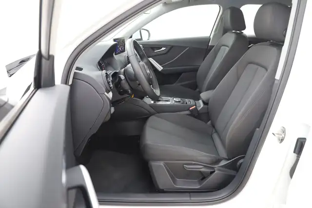 Audi Q2 view 9