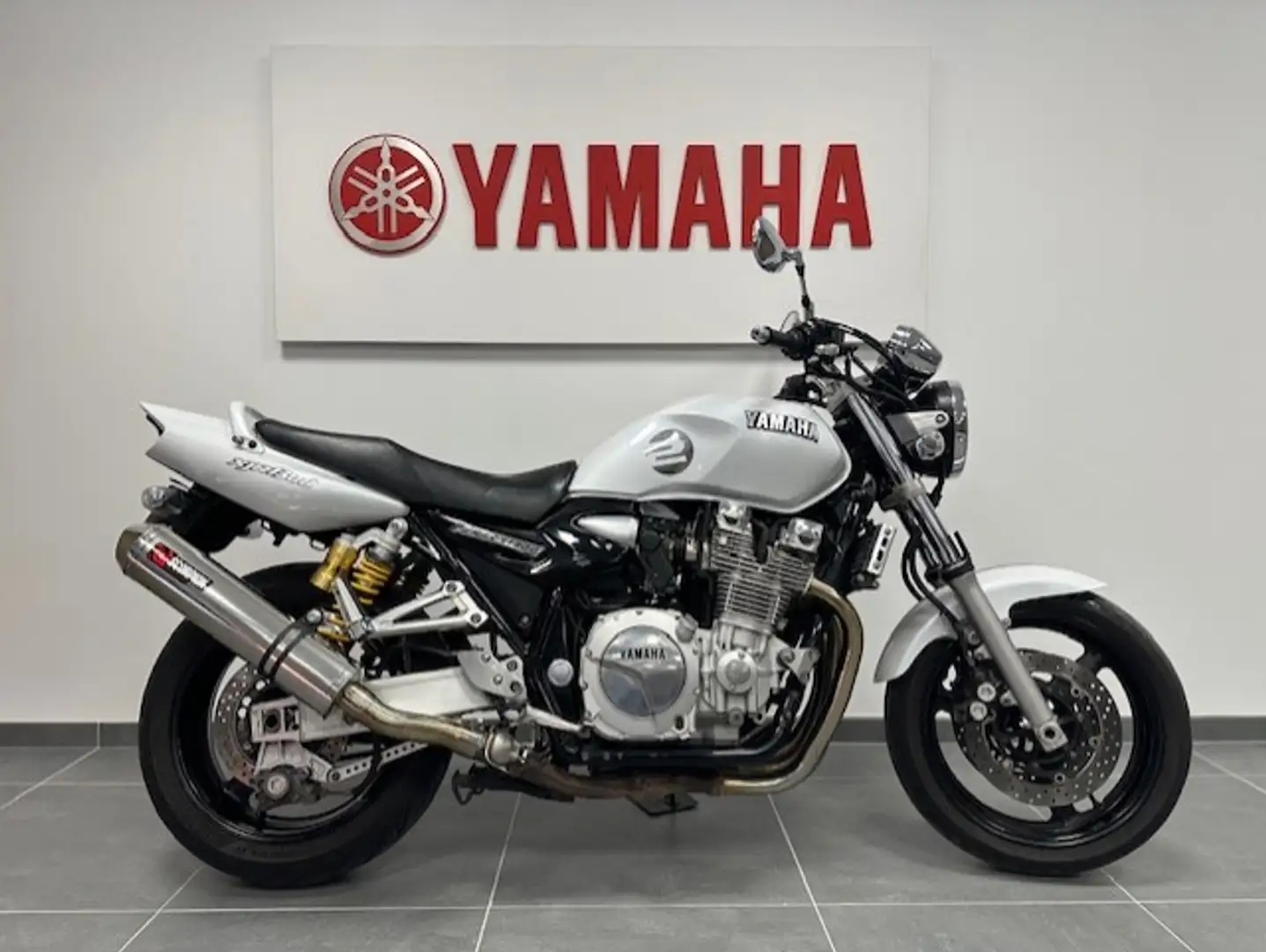 Yamaha XJR 1300 Blanco - 1