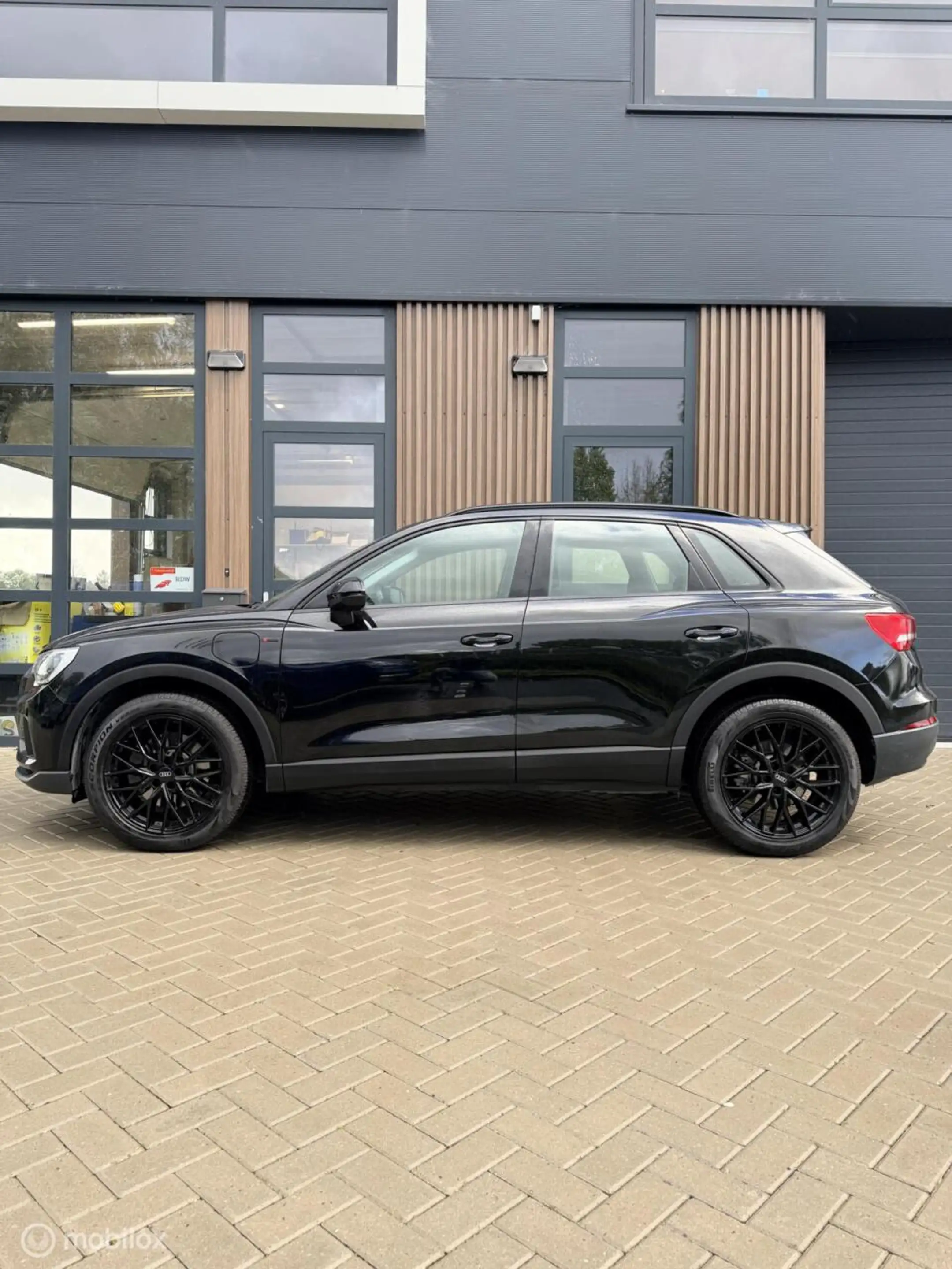 Audi Q3 45 TFSI e S edition DEALER/GARANTIE/BLACK EDITION — photo 9