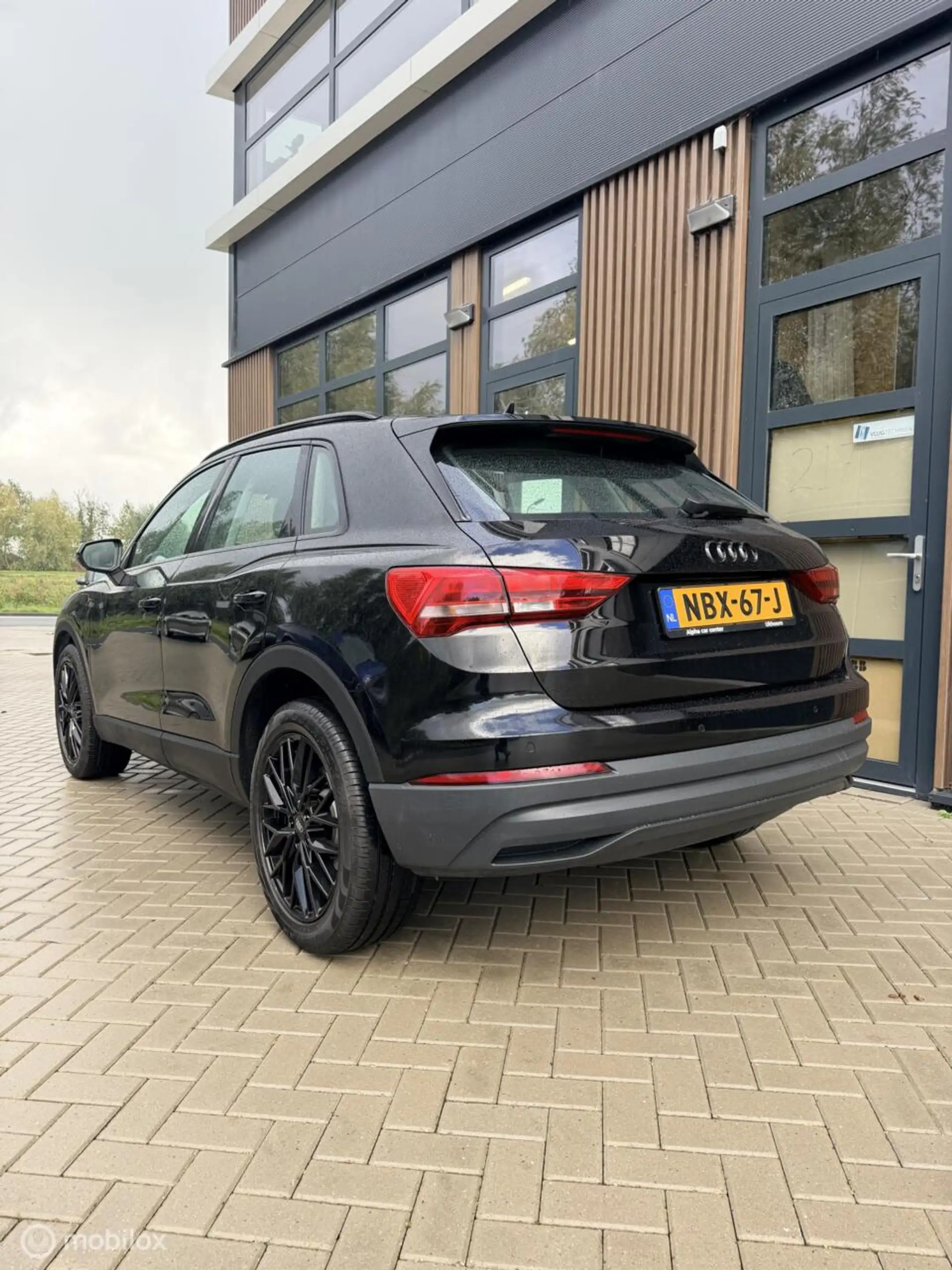 Audi Q3 45 TFSI e S edition DEALER/GARANTIE/BLACK EDITION — photo 3