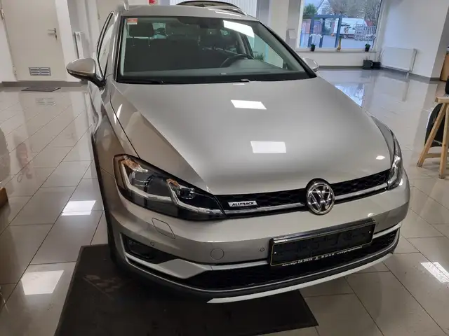 Volkswagen Golf Variant Golf SW 2.0 SCR TDi BMT DSG (EU6.2)