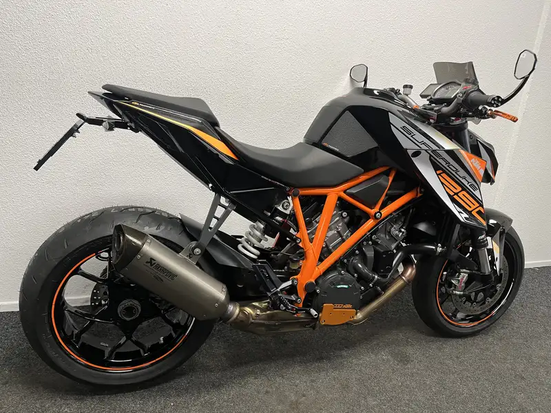 KTM 1290 Super Duke R - foto 4