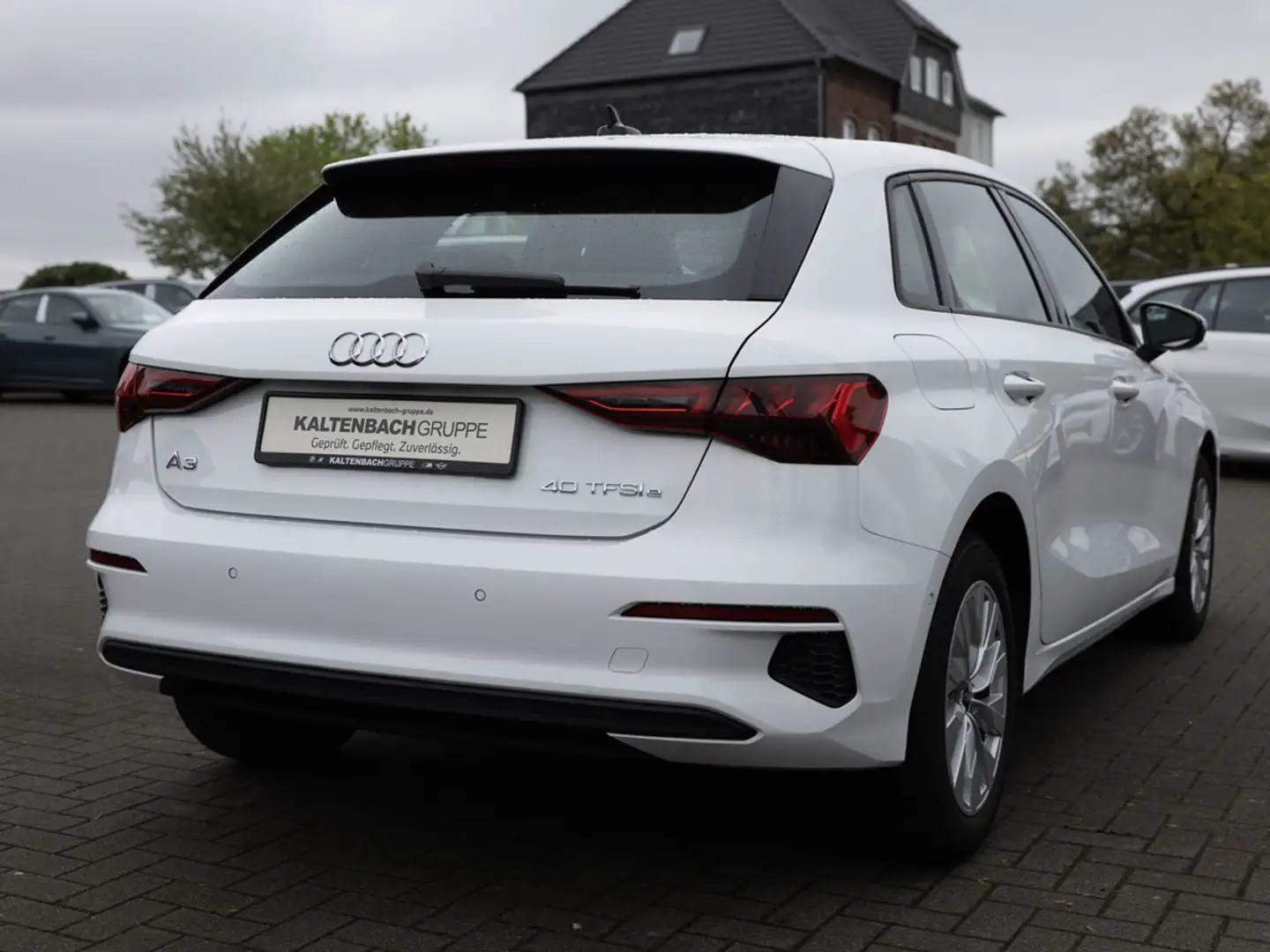 Audi A3 Sportback 40 TFSI e MATRIX-LED ACC NAVI Weiß - 2