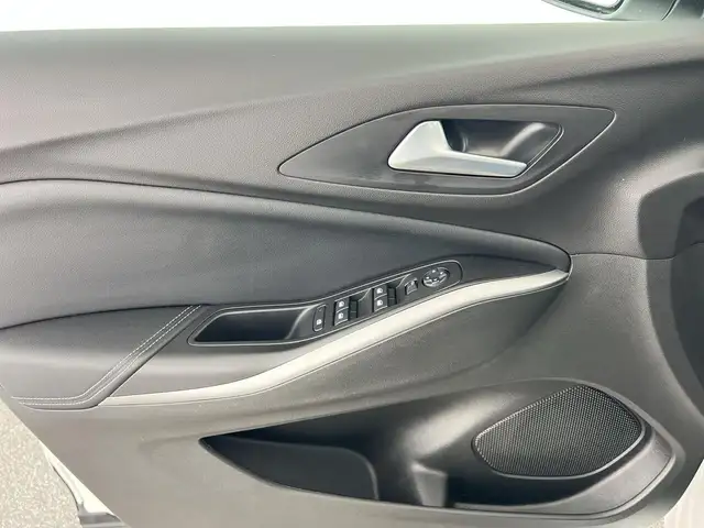 Opel Grandland view 11