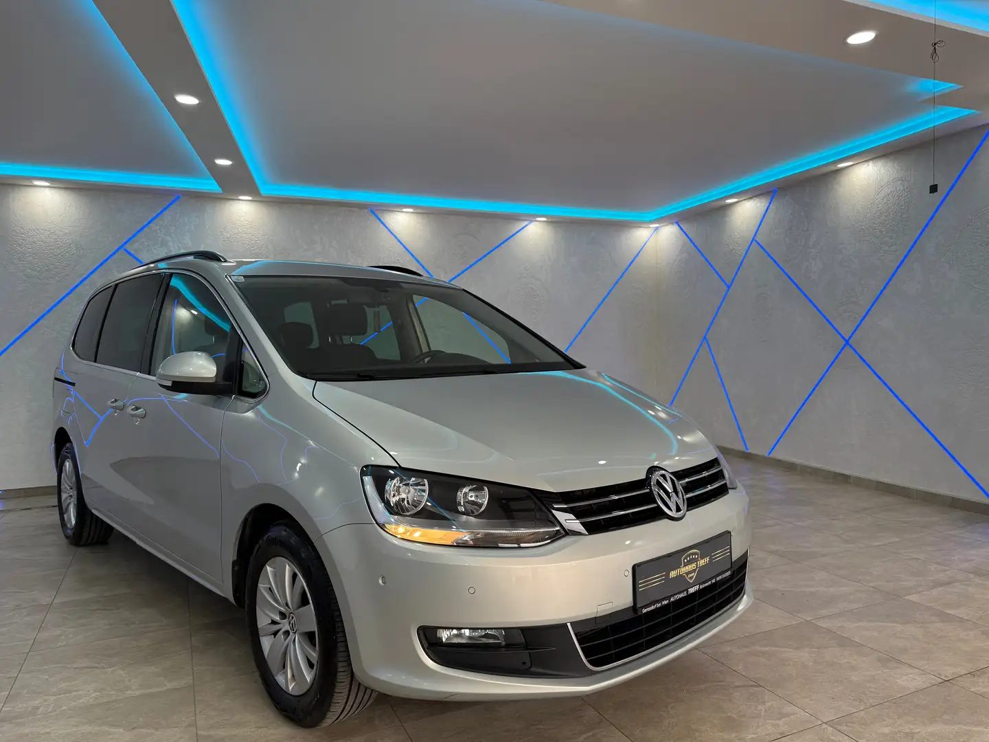 Volkswagen Sharan Comfortline BMT 2,0 TDI DPF*AHK*1.BESITZ* Silber - 1