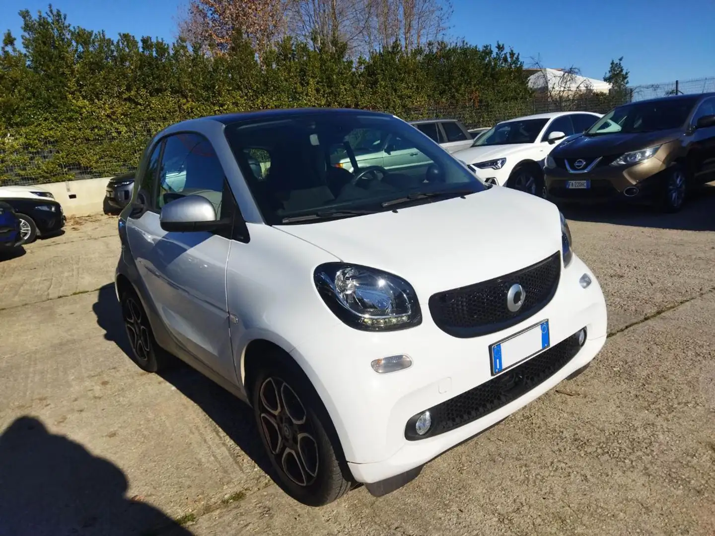 smart forTwo 1.0cc TWINAMIC YOUNGSTER 71cv TETTO PANORAMA Bianco - 2
