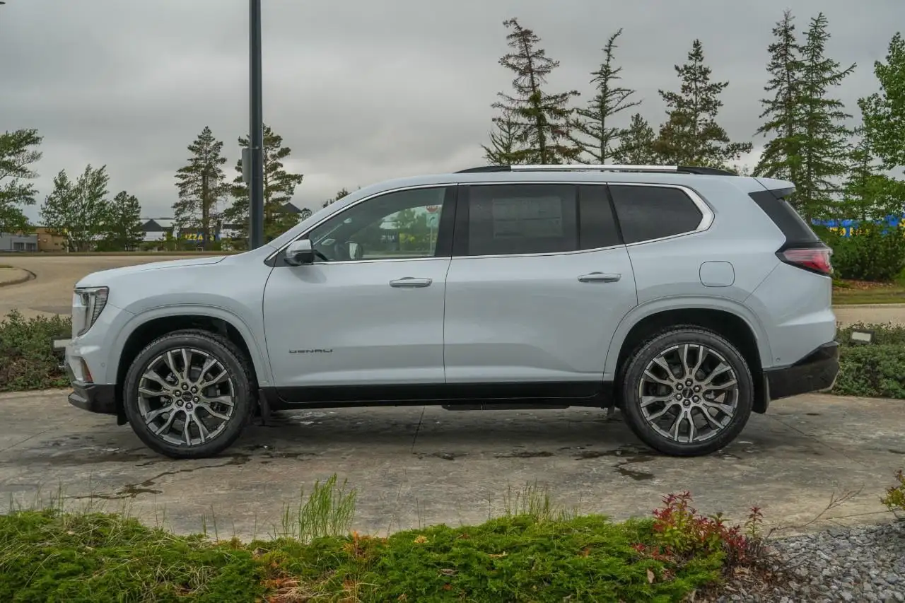 GMC Acadia снимка GMC Acadia