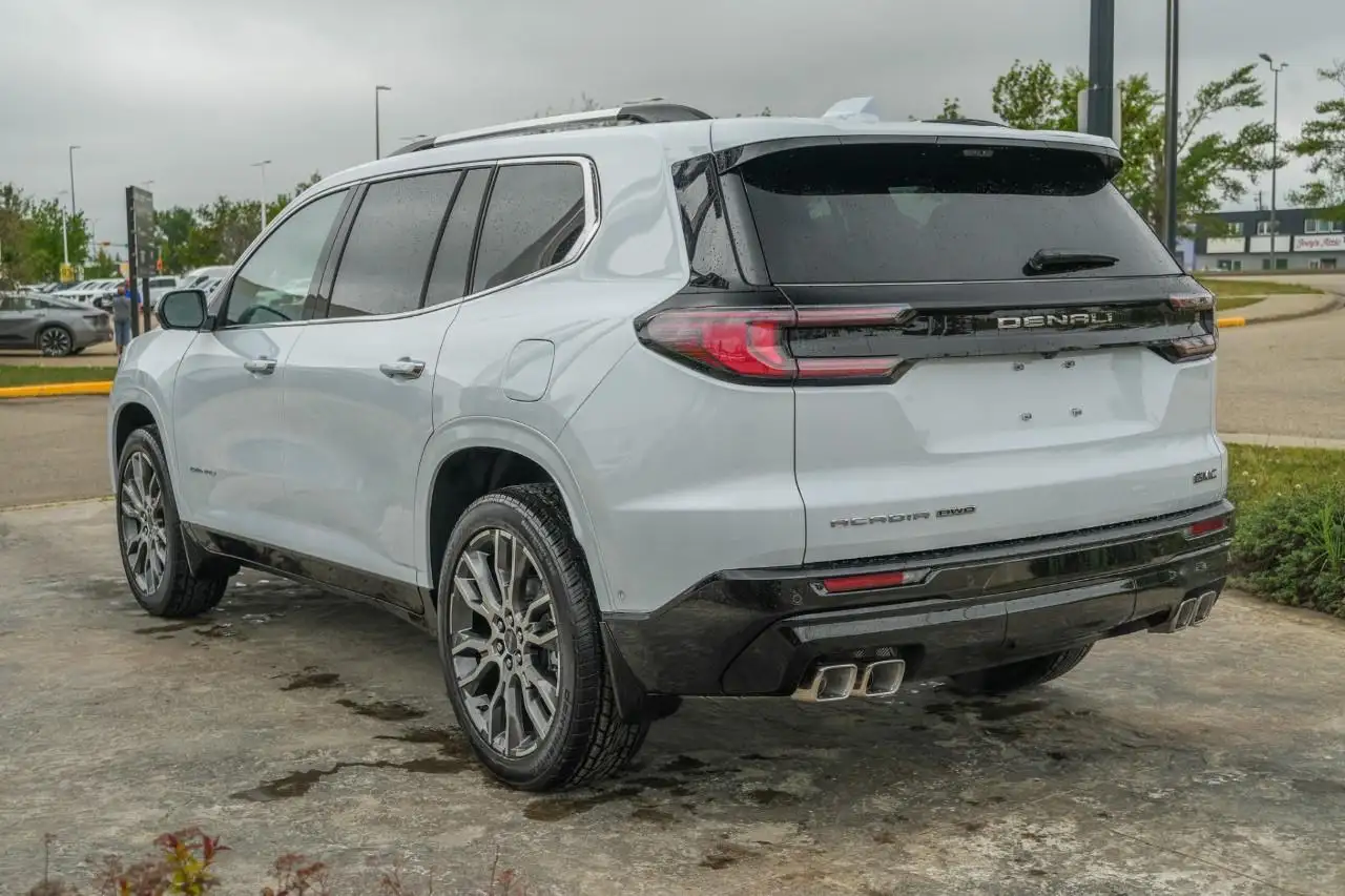 GMC Acadia снимка GMC Acadia